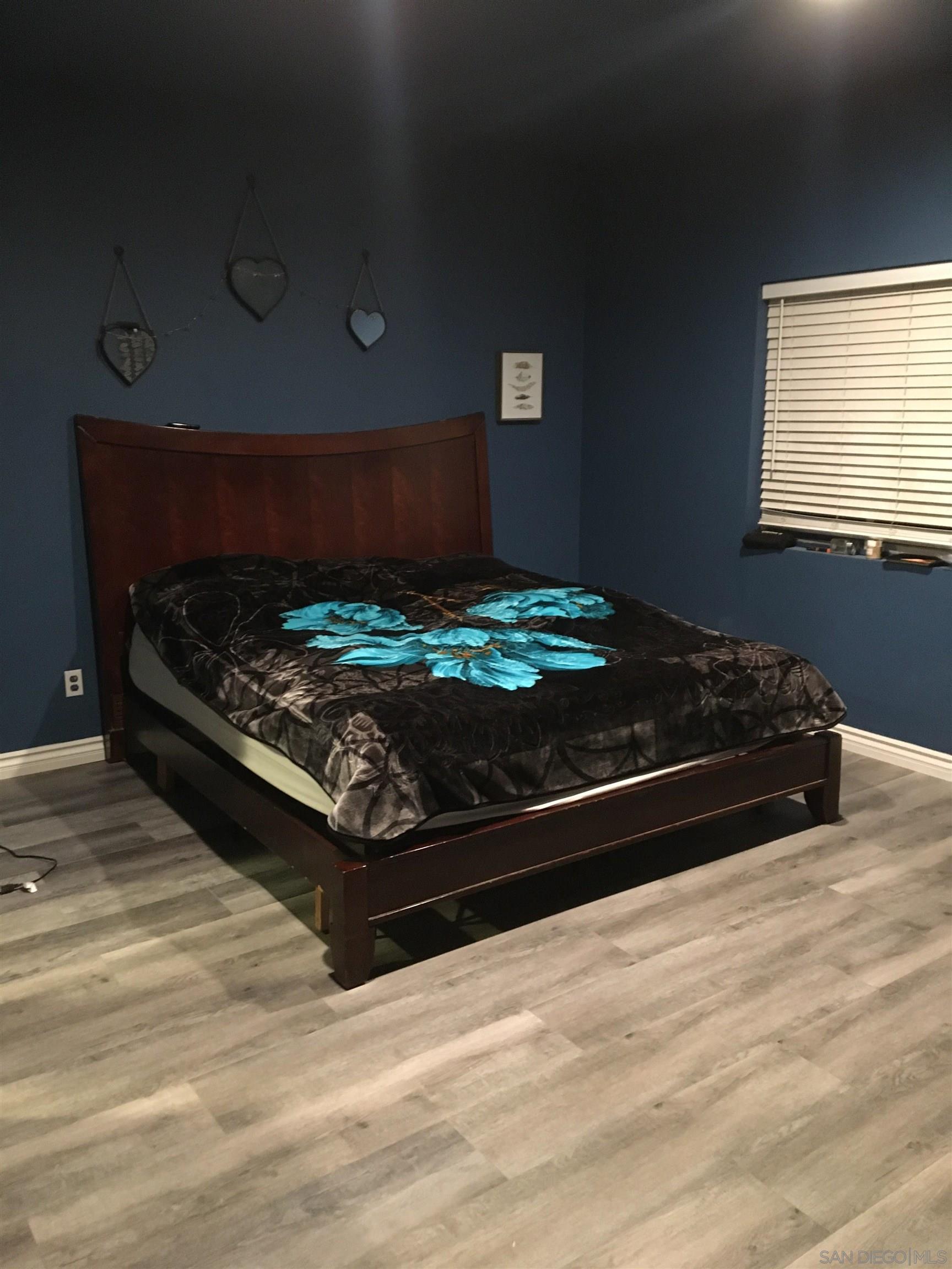 Detail Gallery Image 6 of 10 For 33161  Cattle Dr, Winchester,  CA 92596 - 5 Beds | 2 Baths