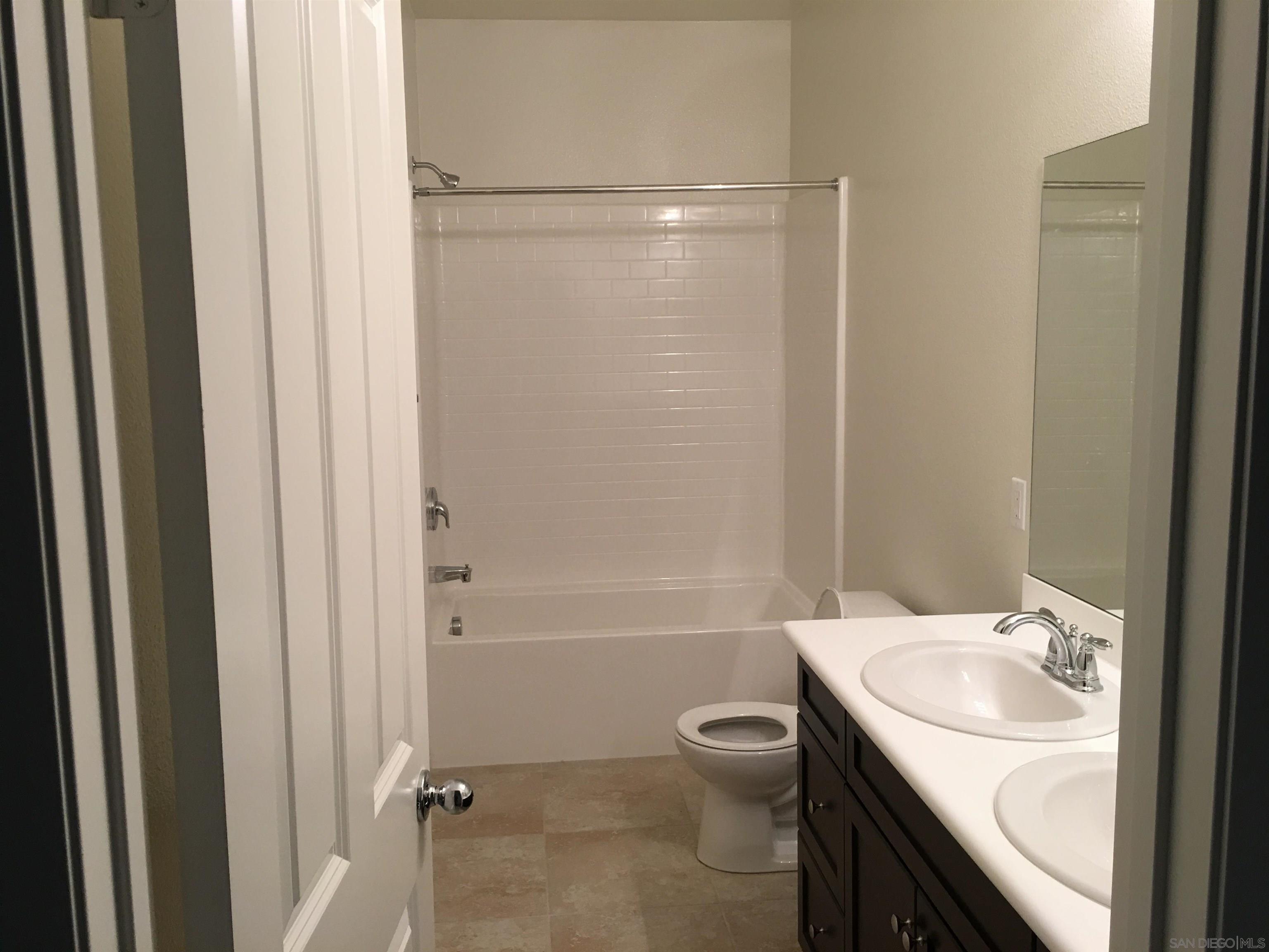 Detail Gallery Image 8 of 10 For 33161  Cattle Dr, Winchester,  CA 92596 - 5 Beds | 2 Baths