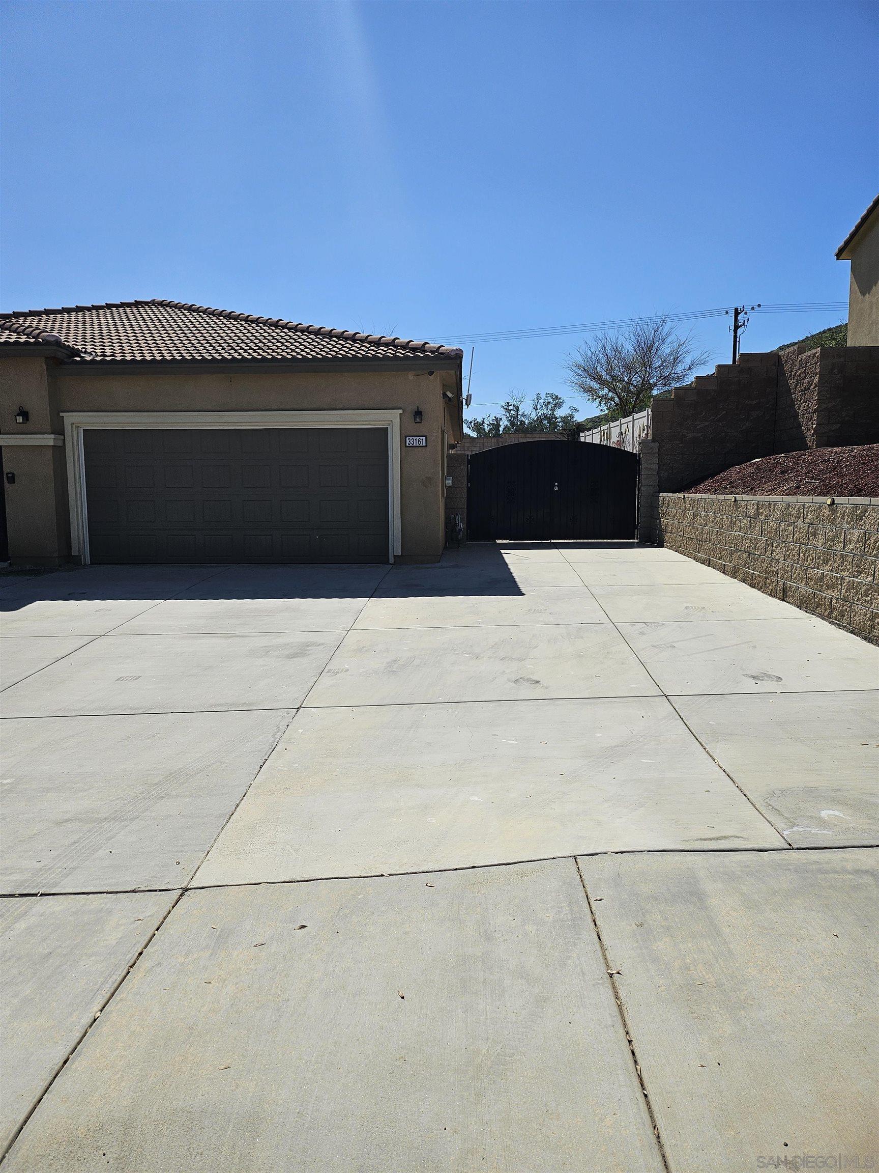 Detail Gallery Image 9 of 10 For 33161  Cattle Dr, Winchester,  CA 92596 - 5 Beds | 2 Baths