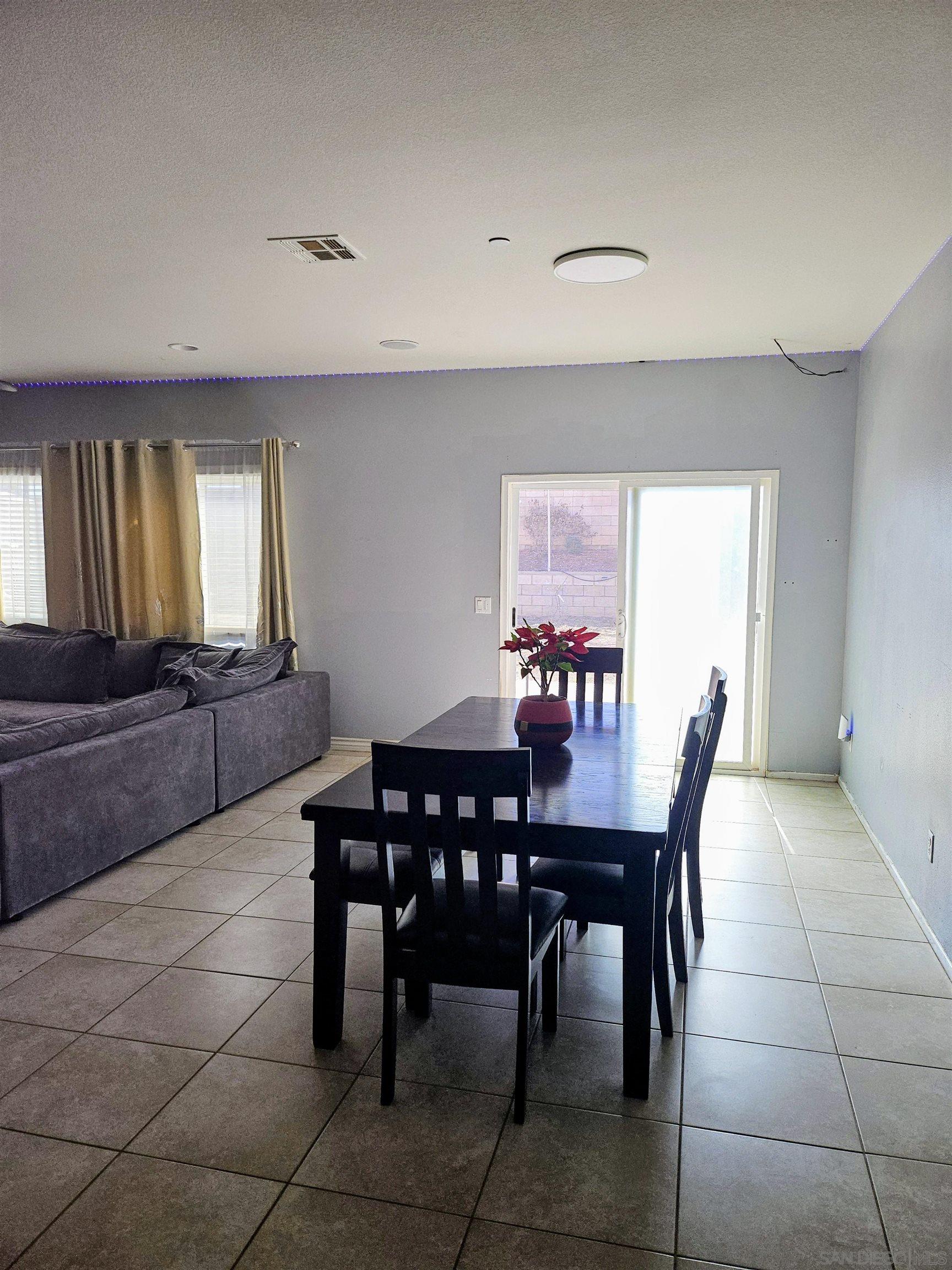 Detail Gallery Image 10 of 10 For 33161  Cattle Dr, Winchester,  CA 92596 - 5 Beds | 2 Baths