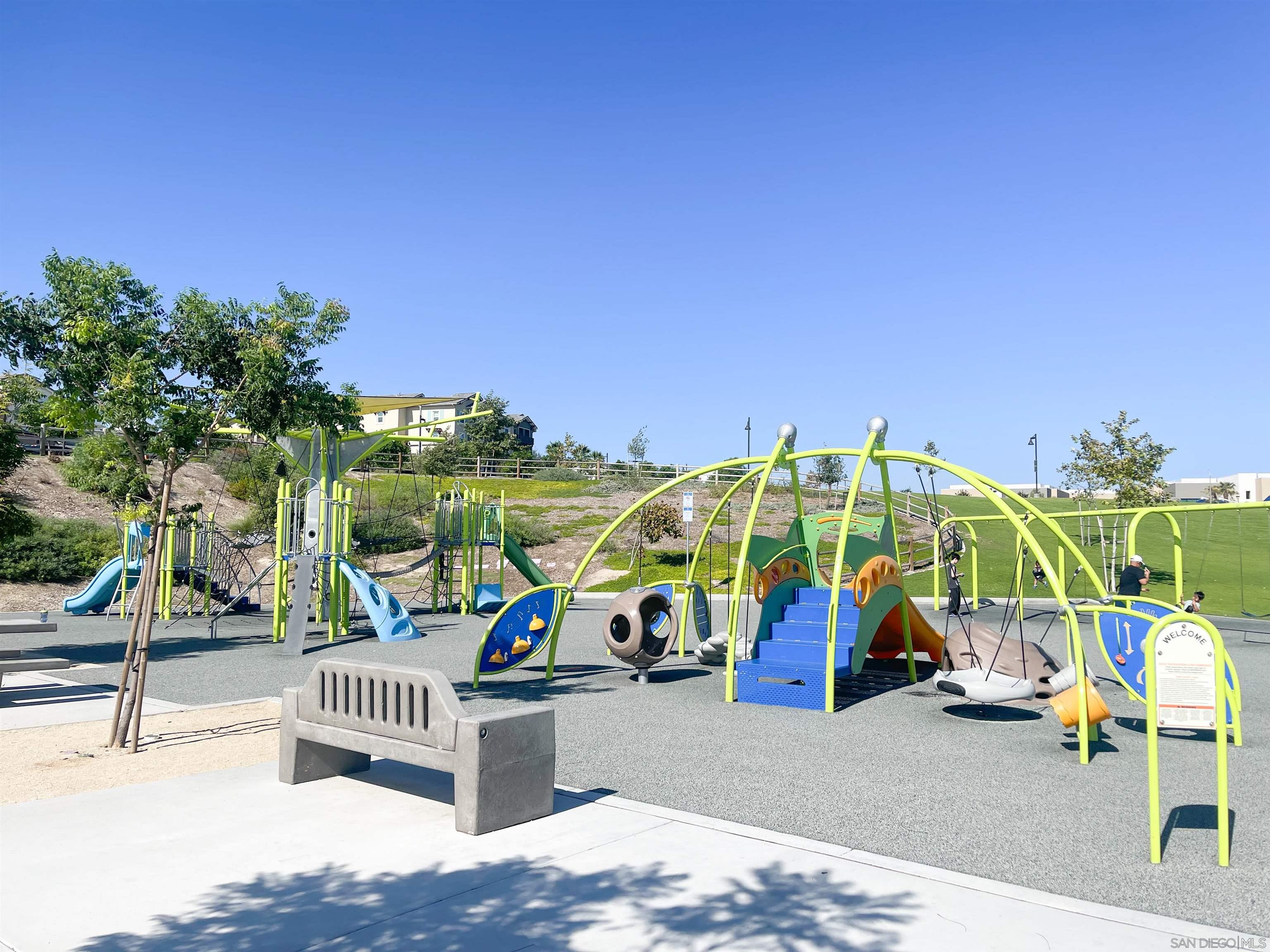 Detail Gallery Image 14 of 22 For 987  Camino Levante, Chula Vista,  CA 91913 - 4 Beds | 3/1 Baths