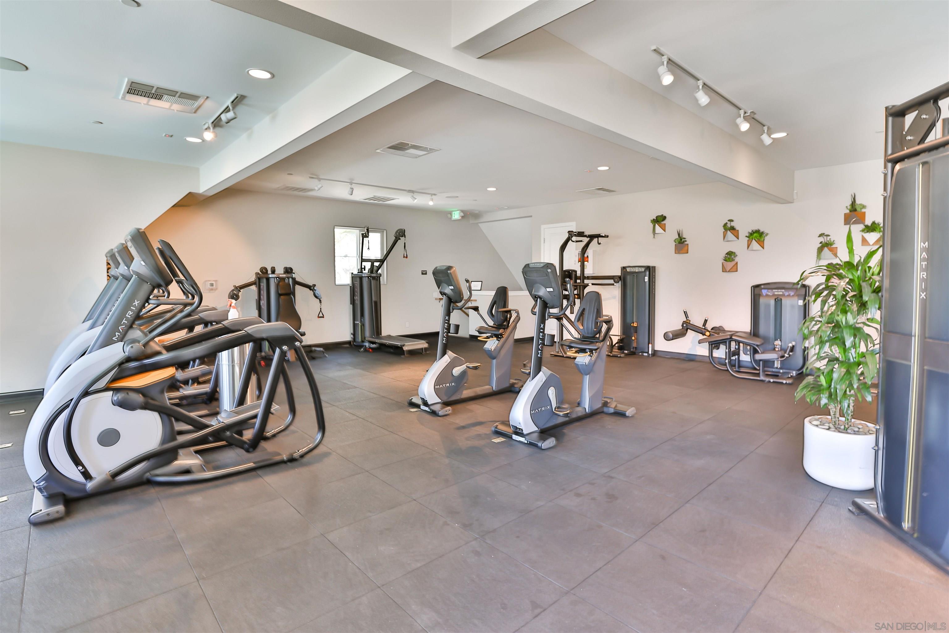 Detail Gallery Image 18 of 22 For 987  Camino Levante, Chula Vista,  CA 91913 - 4 Beds | 3/1 Baths