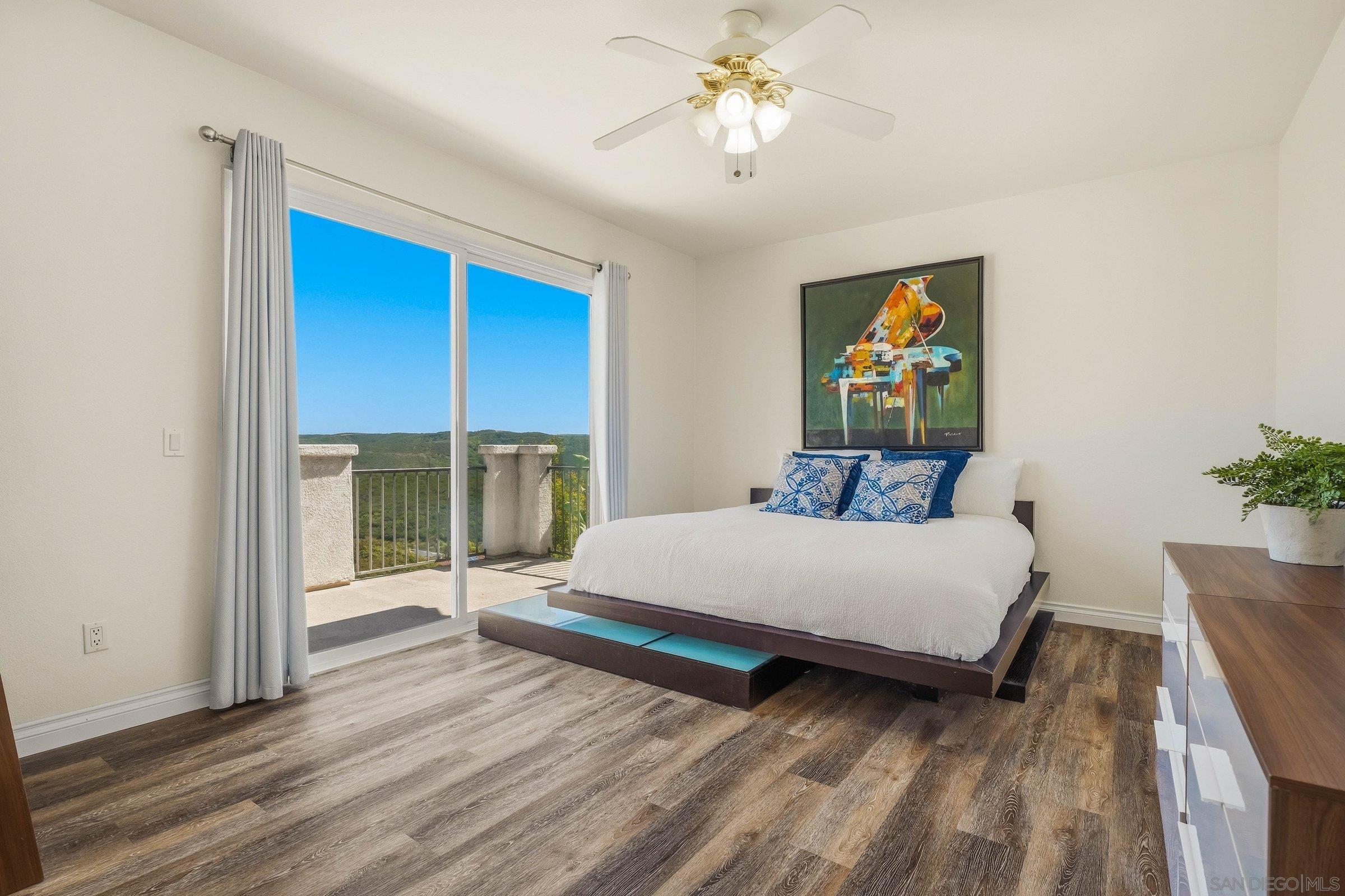 Detail Gallery Image 13 of 28 For 11393  Vista Elevada, San Diego,  CA 92131 - 3 Beds | 2/1 Baths