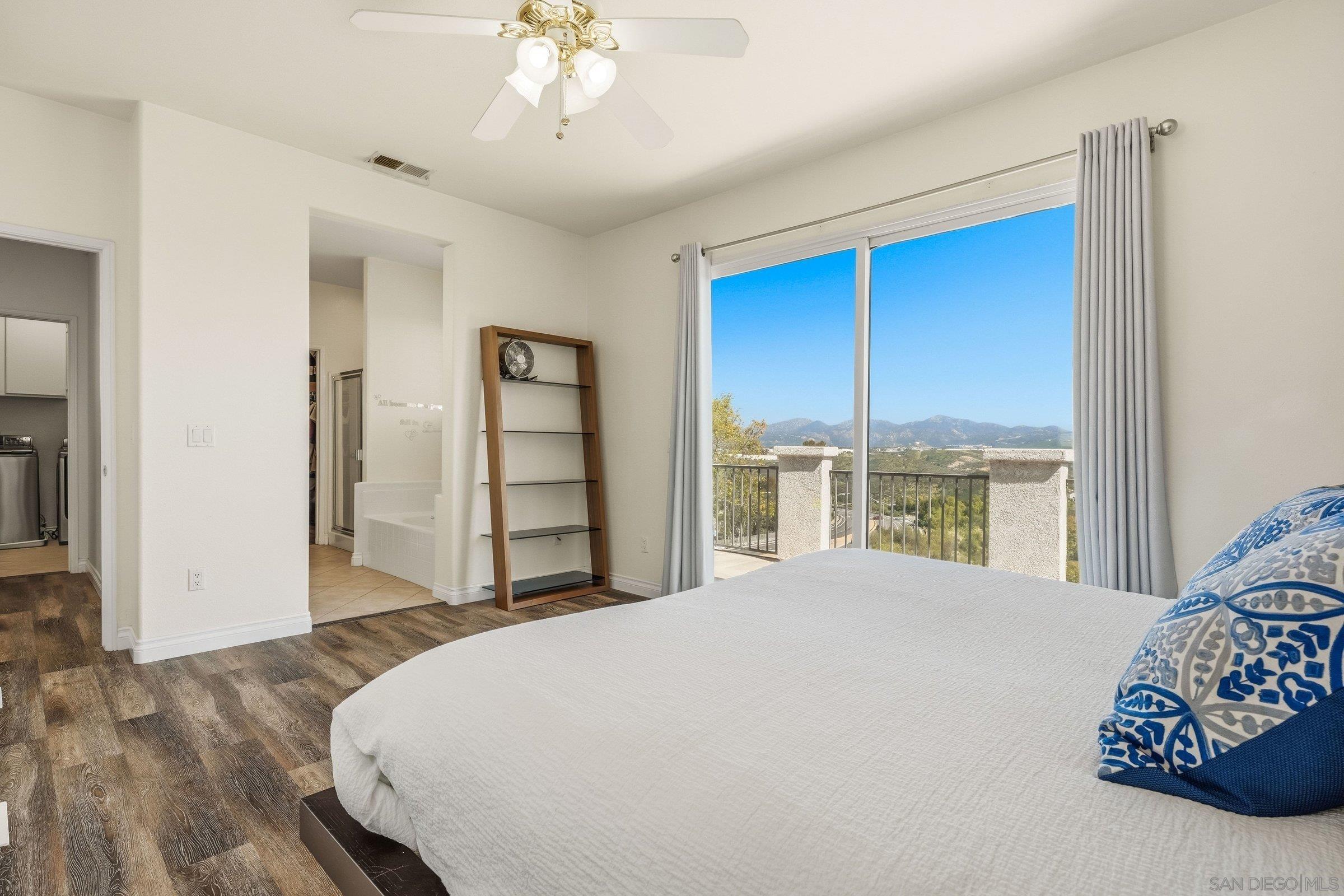 Detail Gallery Image 14 of 28 For 11393  Vista Elevada, San Diego,  CA 92131 - 3 Beds | 2/1 Baths