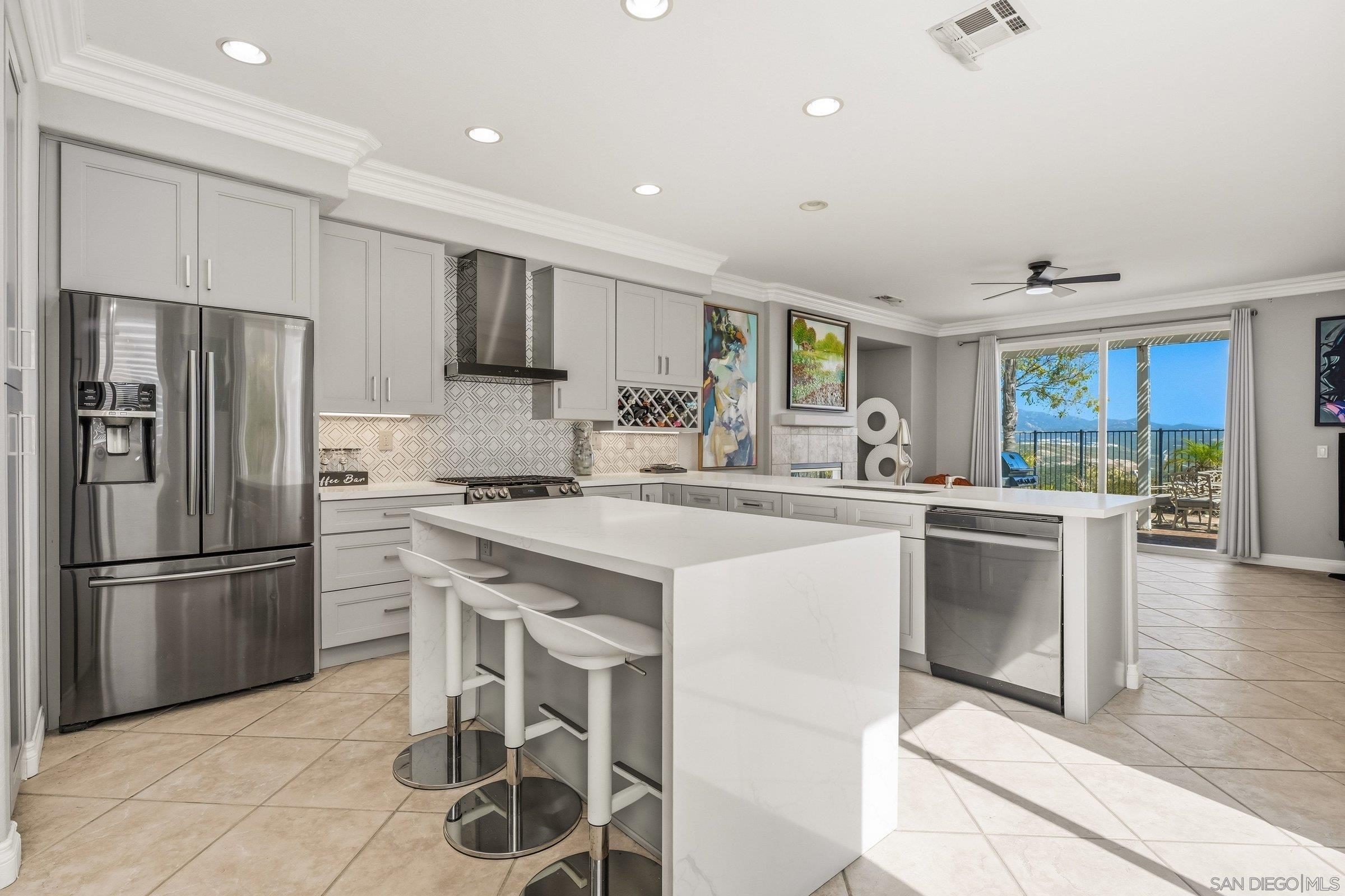 Detail Gallery Image 5 of 28 For 11393  Vista Elevada, San Diego,  CA 92131 - 3 Beds | 2/1 Baths