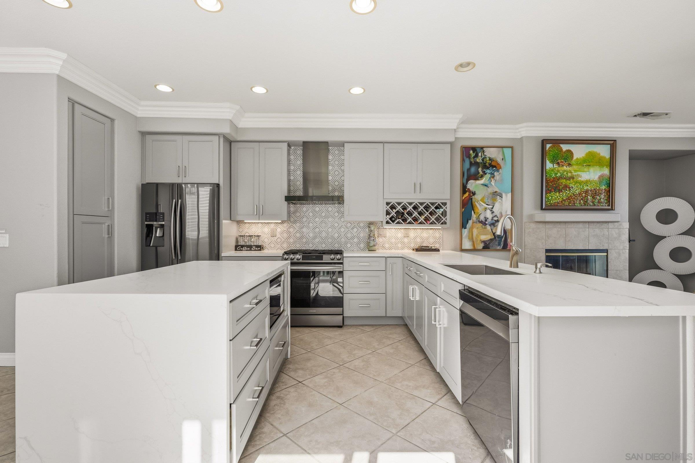 Detail Gallery Image 6 of 28 For 11393  Vista Elevada, San Diego,  CA 92131 - 3 Beds | 2/1 Baths