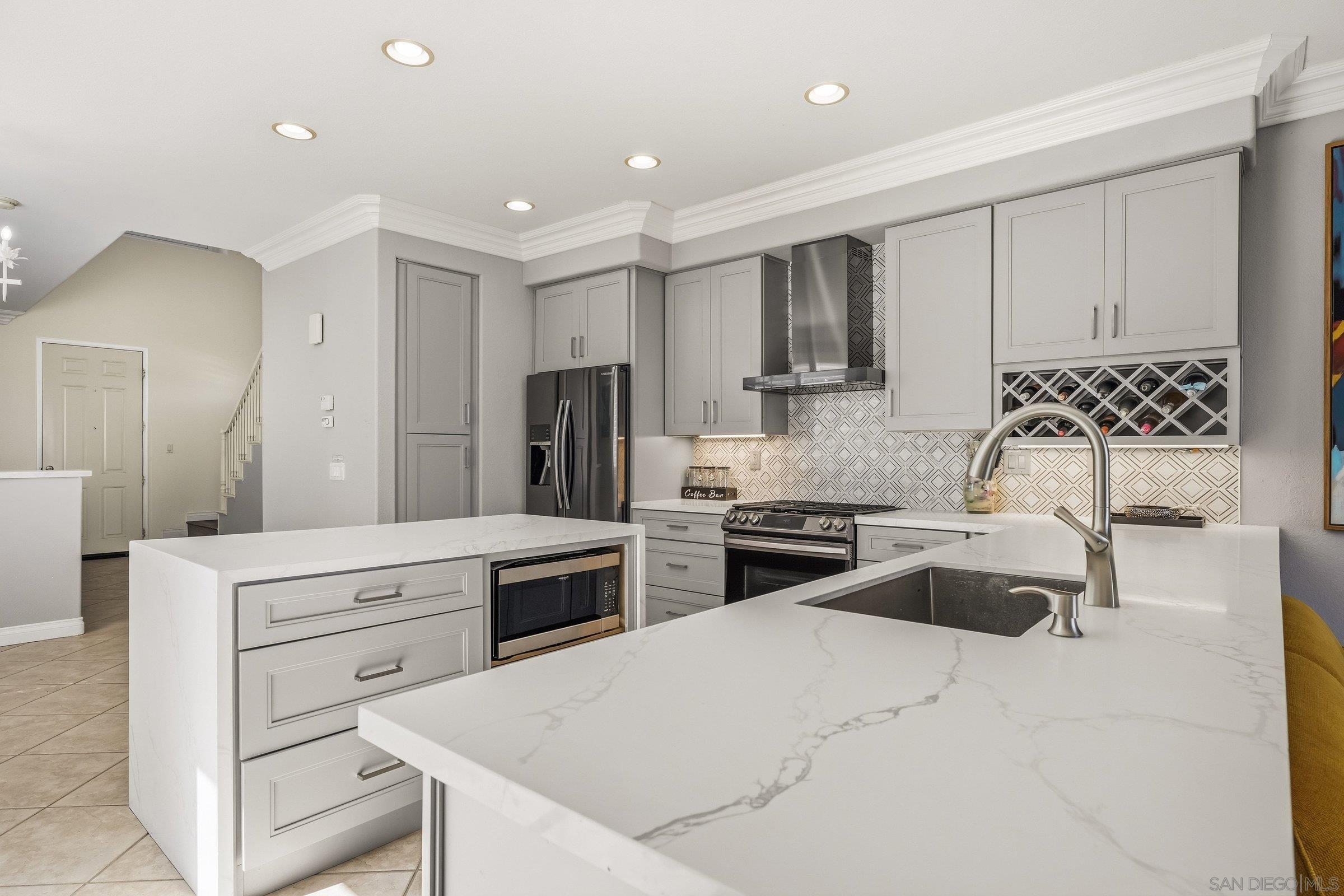 Detail Gallery Image 7 of 28 For 11393  Vista Elevada, San Diego,  CA 92131 - 3 Beds | 2/1 Baths