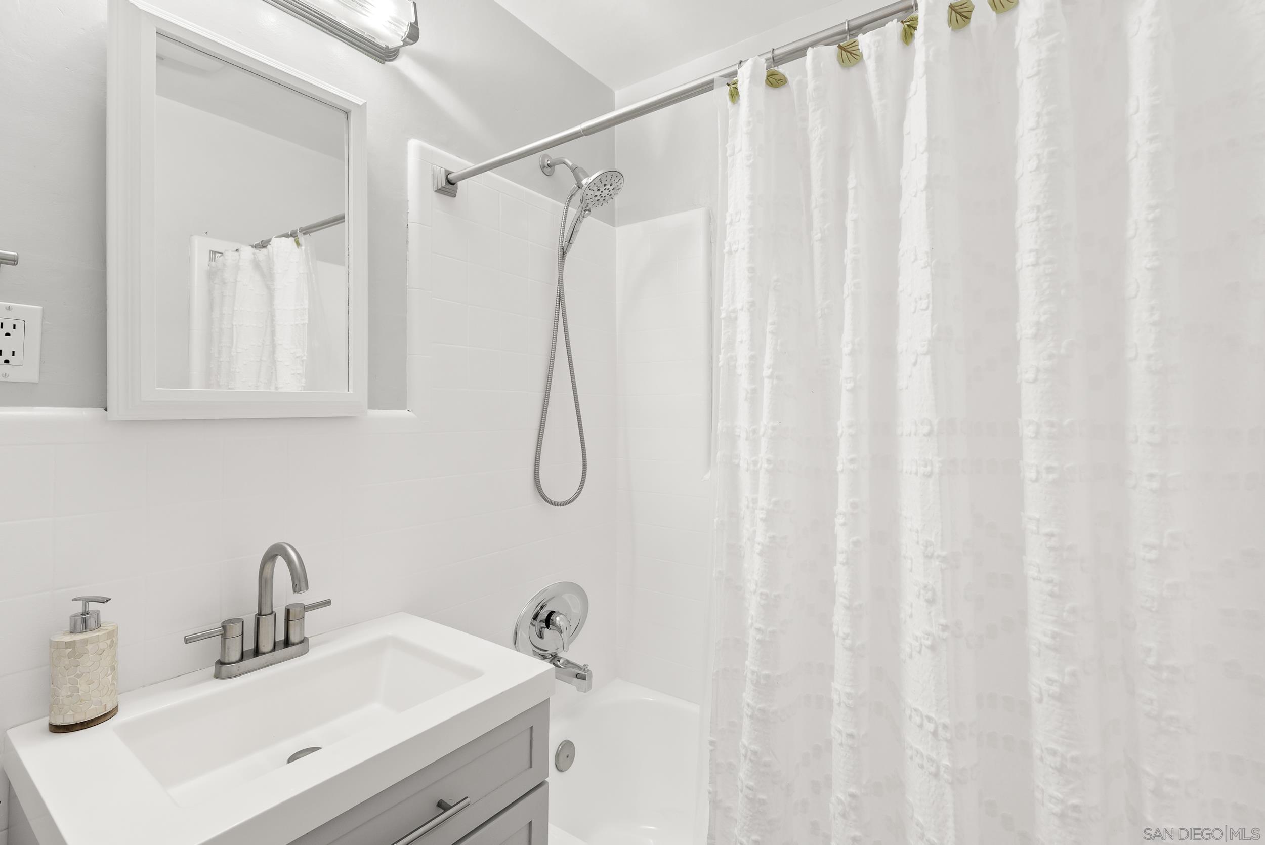 Detail Gallery Image 30 of 44 For 4502  Vista St, San Diego,  CA 92116 - 3 Beds | 2/1 Baths