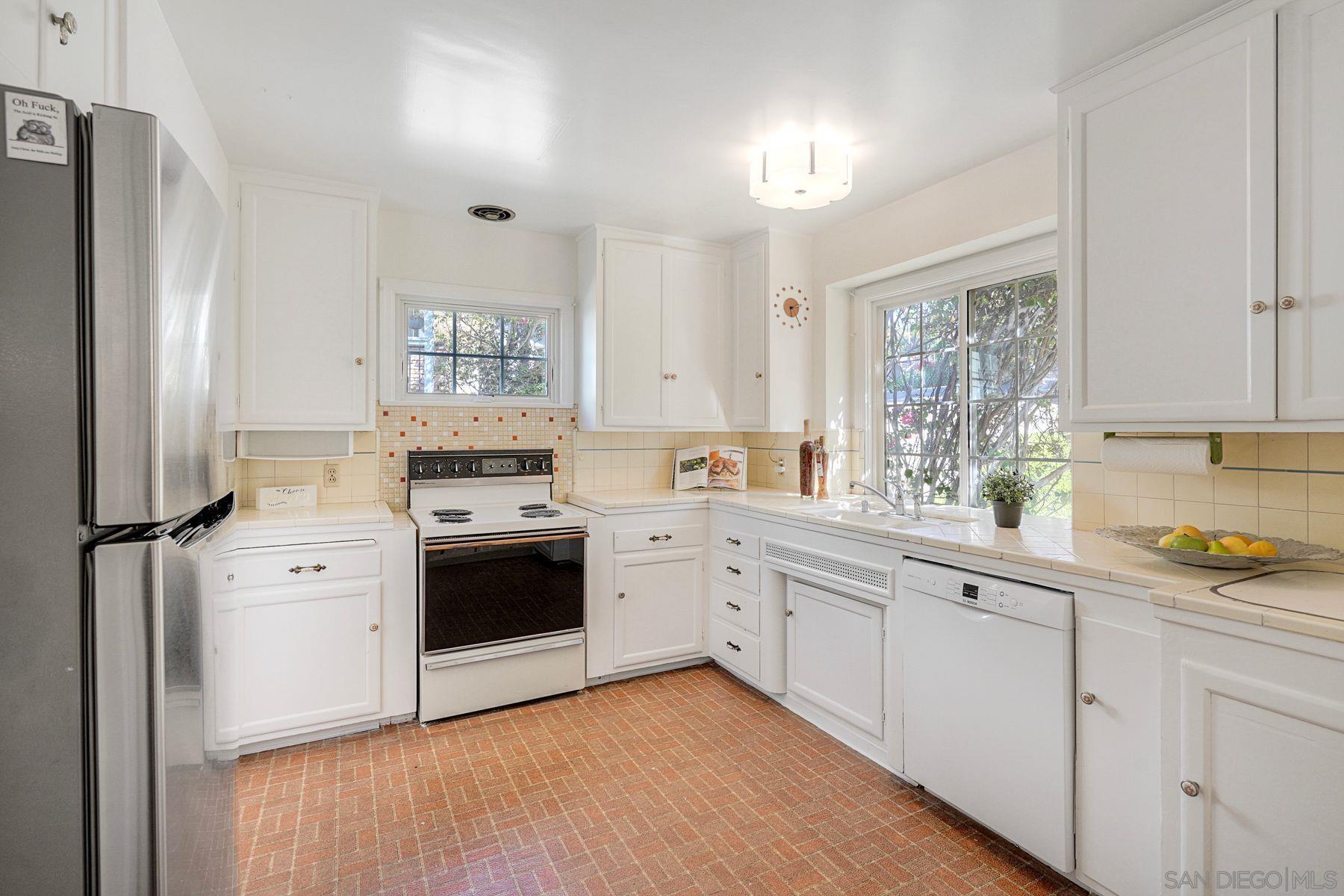 Detail Gallery Image 16 of 47 For 8518  Chevy Chase Dr, La Mesa,  CA 91941 - 4 Beds | 3 Baths