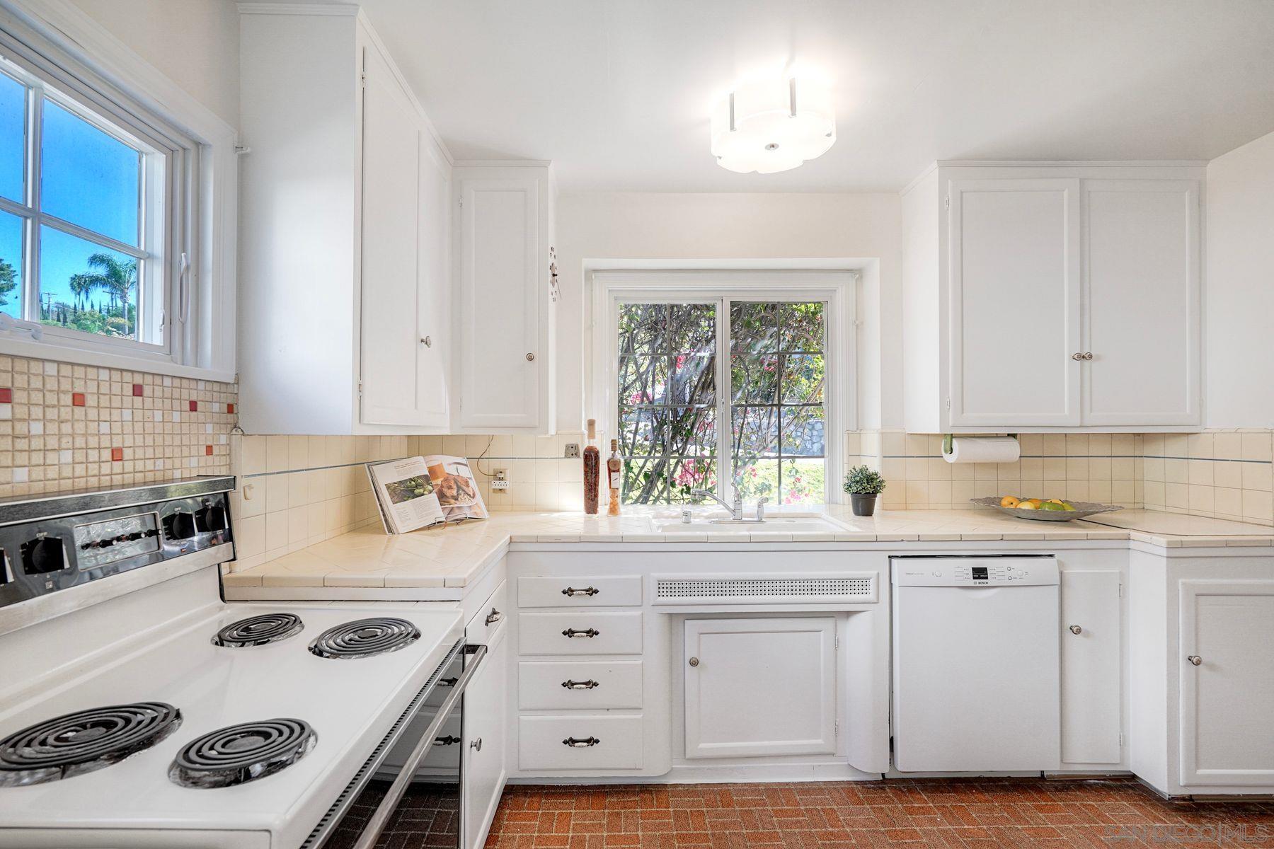 Detail Gallery Image 18 of 47 For 8518  Chevy Chase Dr, La Mesa,  CA 91941 - 4 Beds | 3 Baths