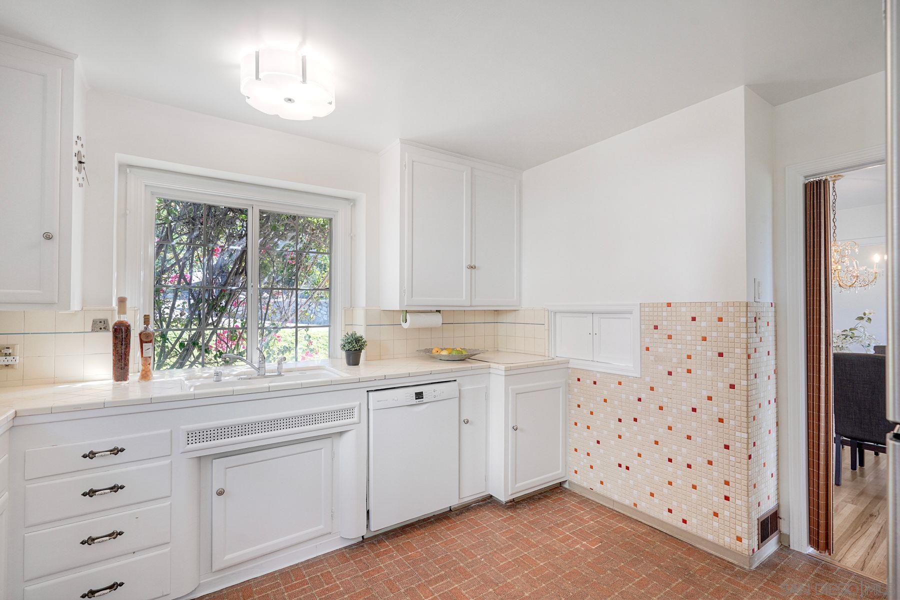 Detail Gallery Image 19 of 47 For 8518  Chevy Chase Dr, La Mesa,  CA 91941 - 4 Beds | 3 Baths