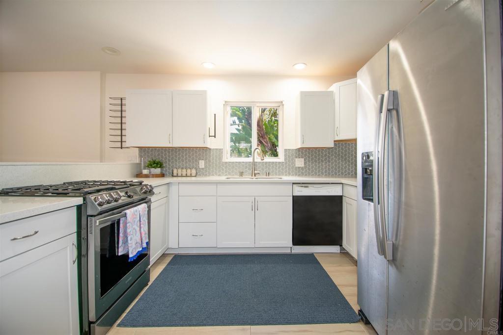 Detail Gallery Image 4 of 56 For 2821  Macdonald, Oceanside,  CA 92054 - 3 Beds | 2 Baths
