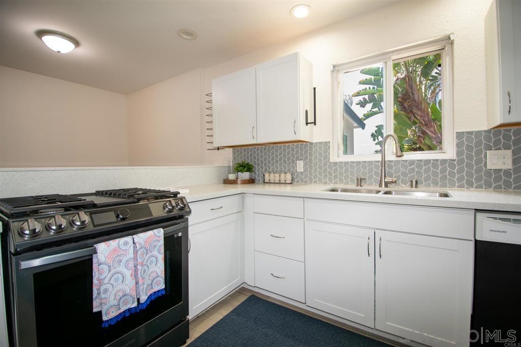 Detail Gallery Image 5 of 56 For 2821  Macdonald, Oceanside,  CA 92054 - 3 Beds | 2 Baths