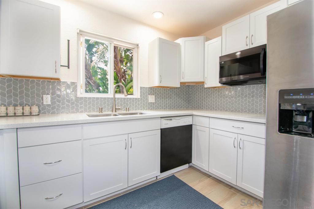 Detail Gallery Image 6 of 56 For 2821  Macdonald, Oceanside,  CA 92054 - 3 Beds | 2 Baths