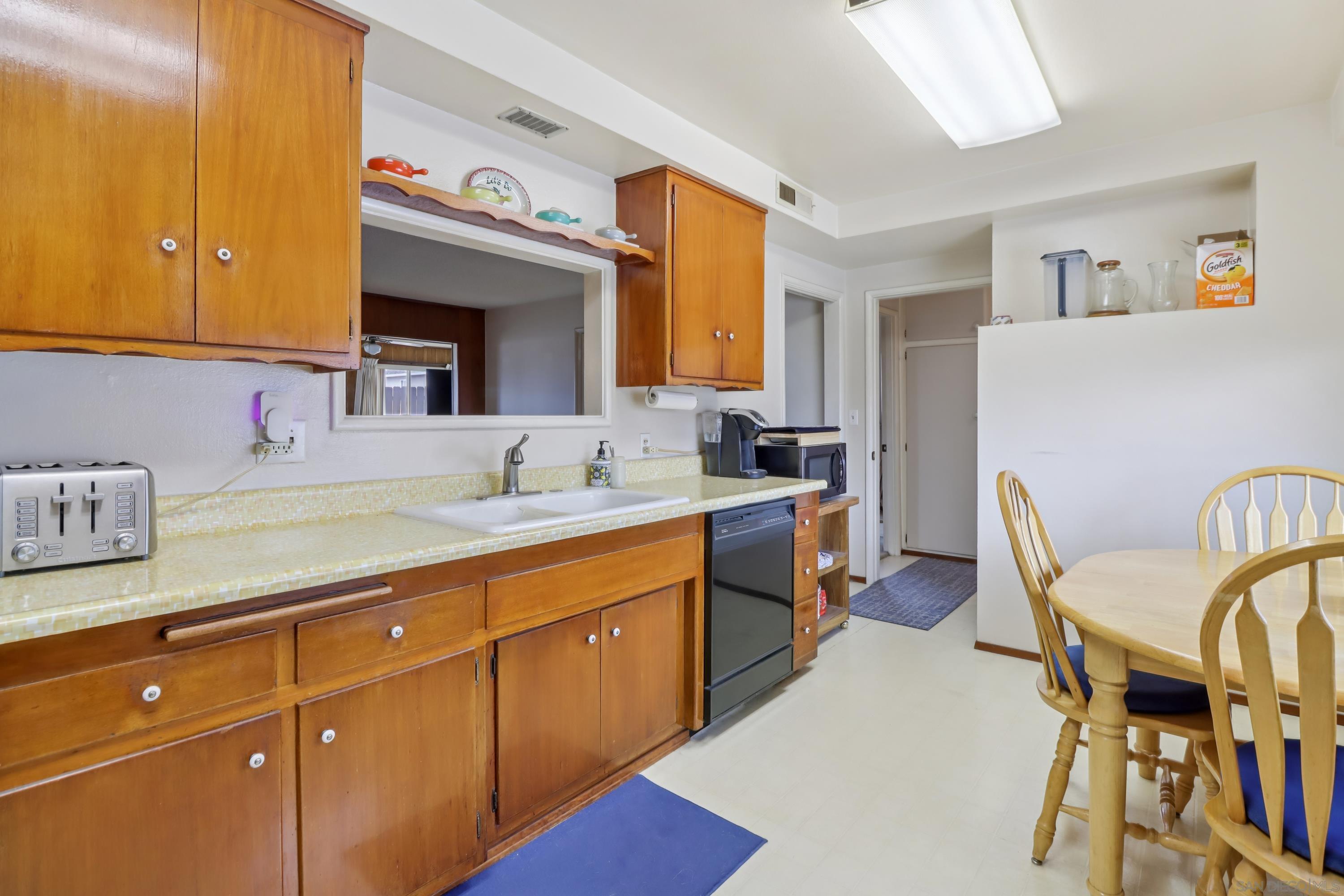 Detail Gallery Image 14 of 34 For 516  Carla Ave, Chula Vista,  CA 91910 - 4 Beds | 2 Baths