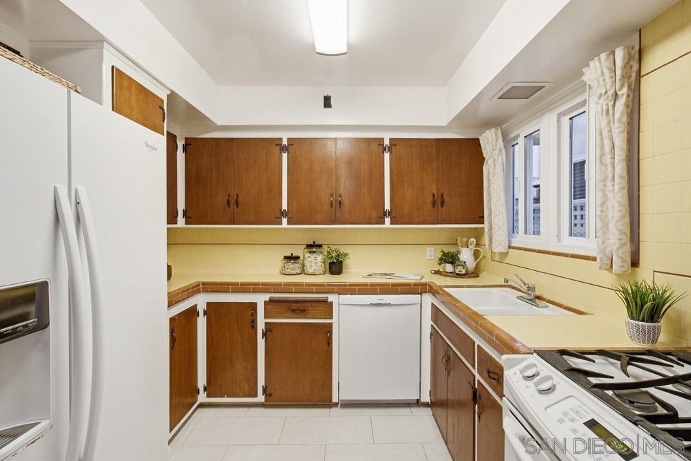 Detail Gallery Image 21 of 75 For 829-31  Avalon Ct, San Diego,  CA 92109 - – Beds | – Baths