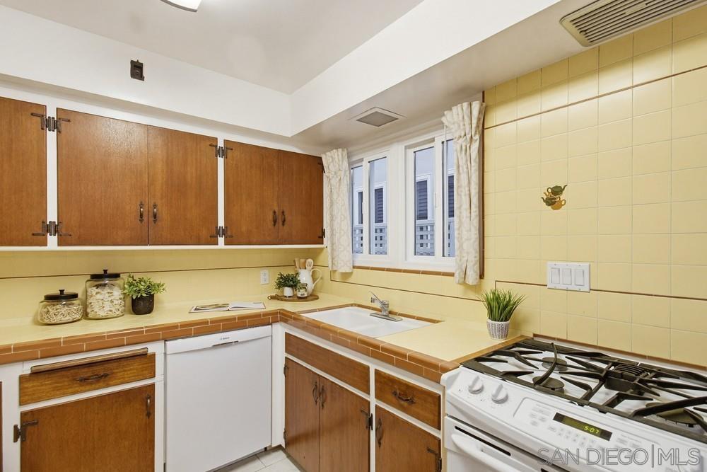 Detail Gallery Image 22 of 75 For 829-31  Avalon Ct, San Diego,  CA 92109 - – Beds | – Baths