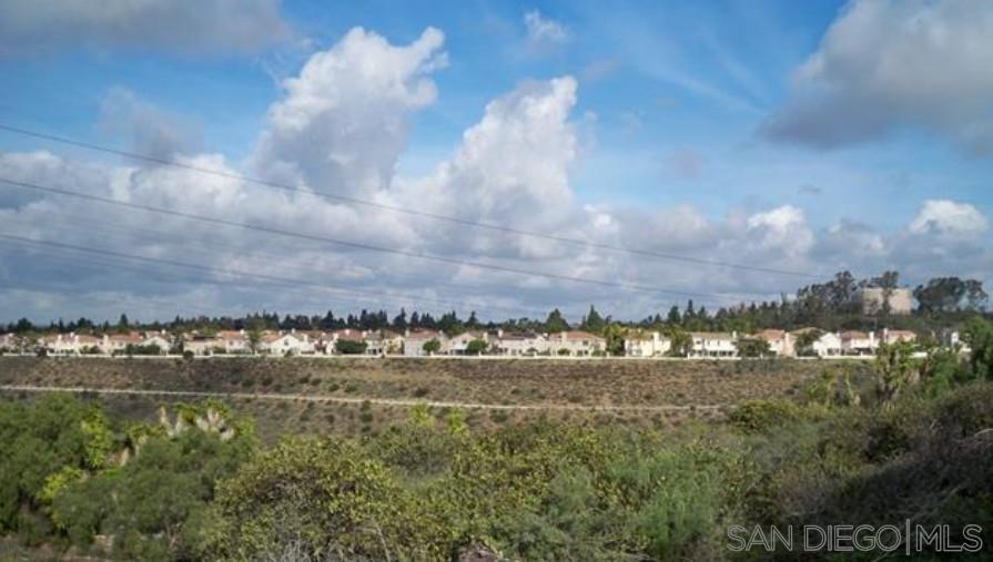 Detail Gallery Image 2 of 4 For 945 E J St, Chula Vista,  CA 91910 - 4 Beds | 2 Baths