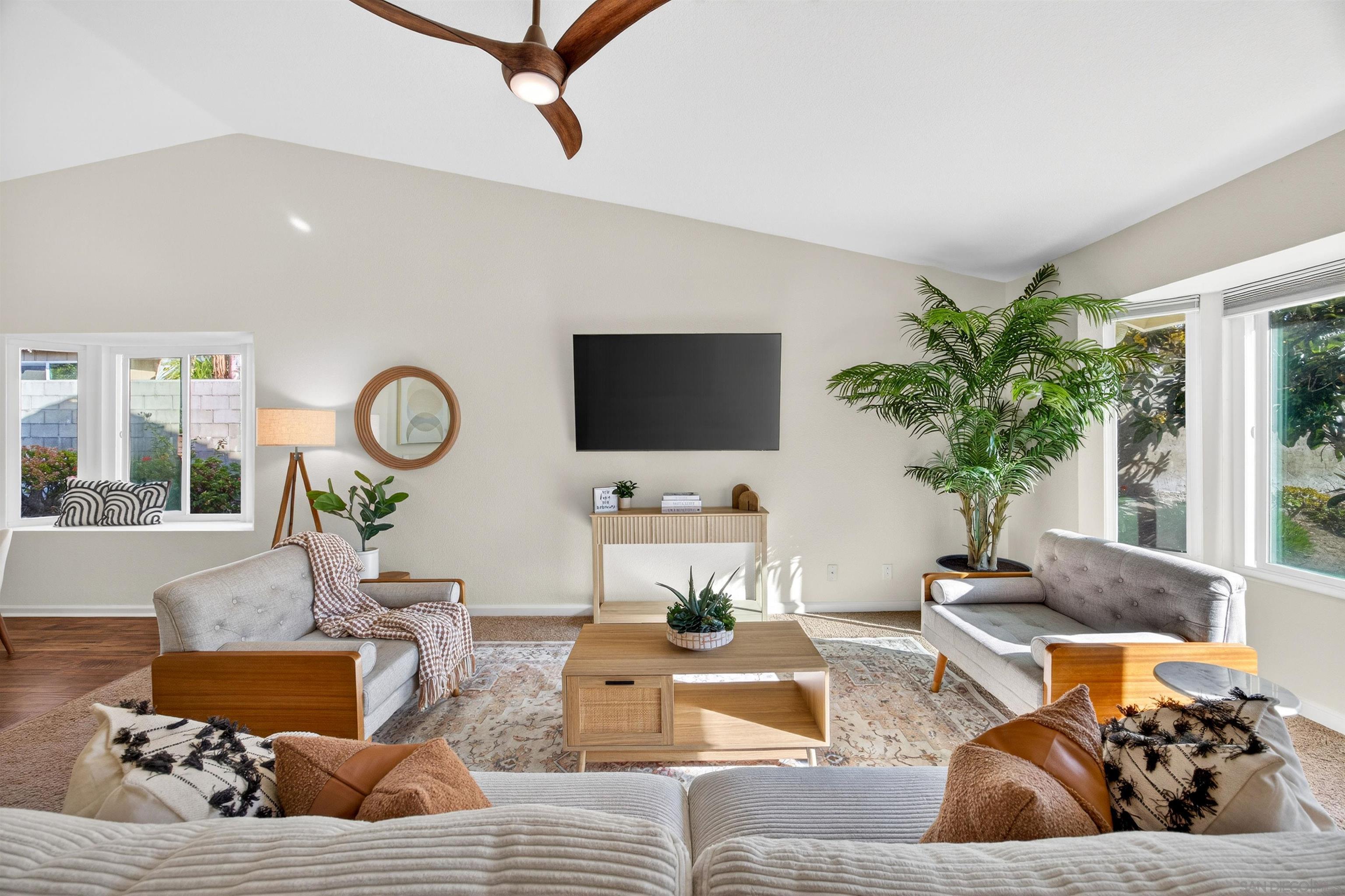 Detail Gallery Image 4 of 61 For 139  Ely St, Oceanside,  CA 92054 - 4 Beds | 2 Baths