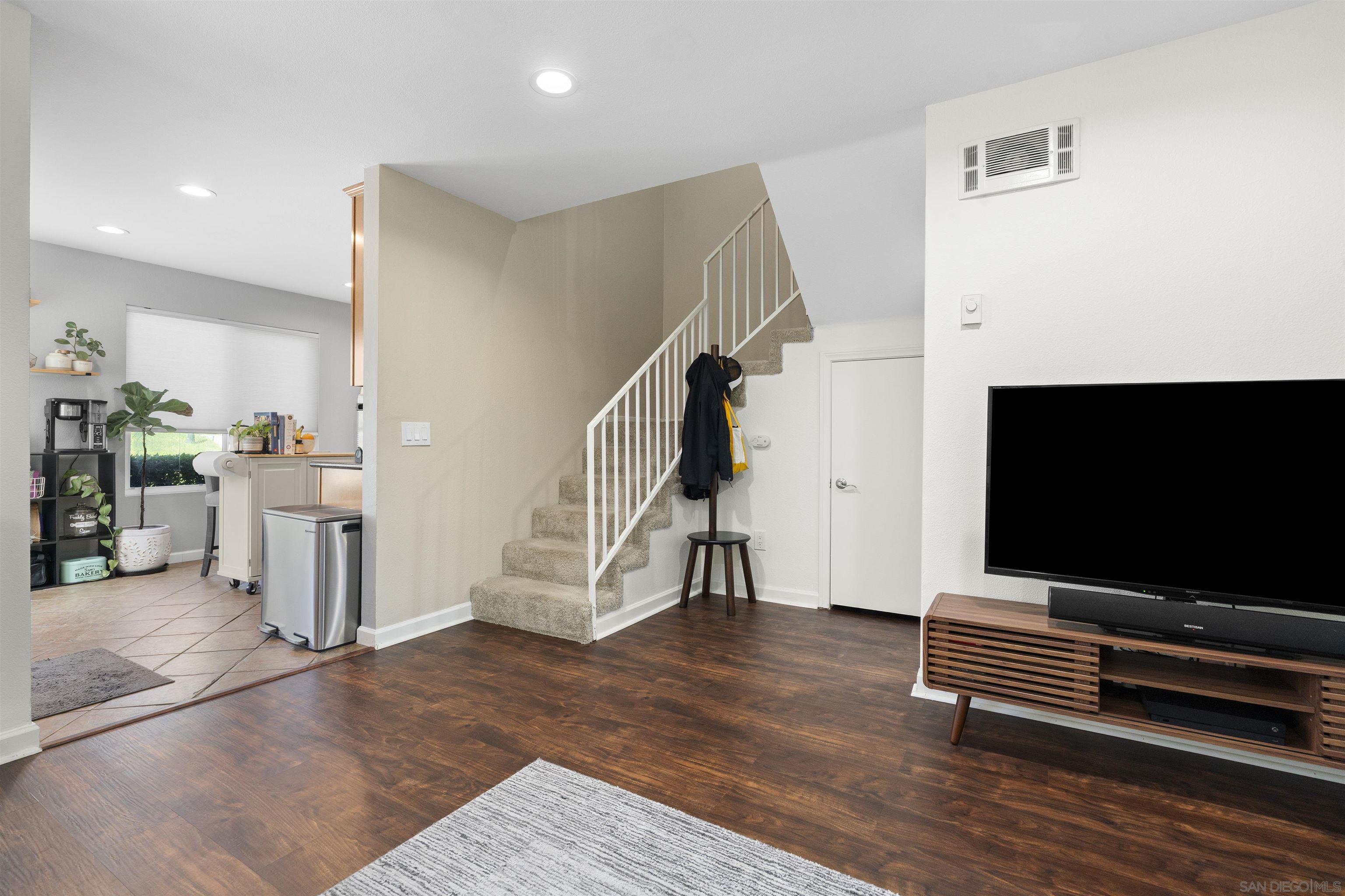 Detail Gallery Image 11 of 39 For 6333  College Grove Way  #1101 (14),  San Diego,  CA 92115 - 2 Beds | 1/1 Baths