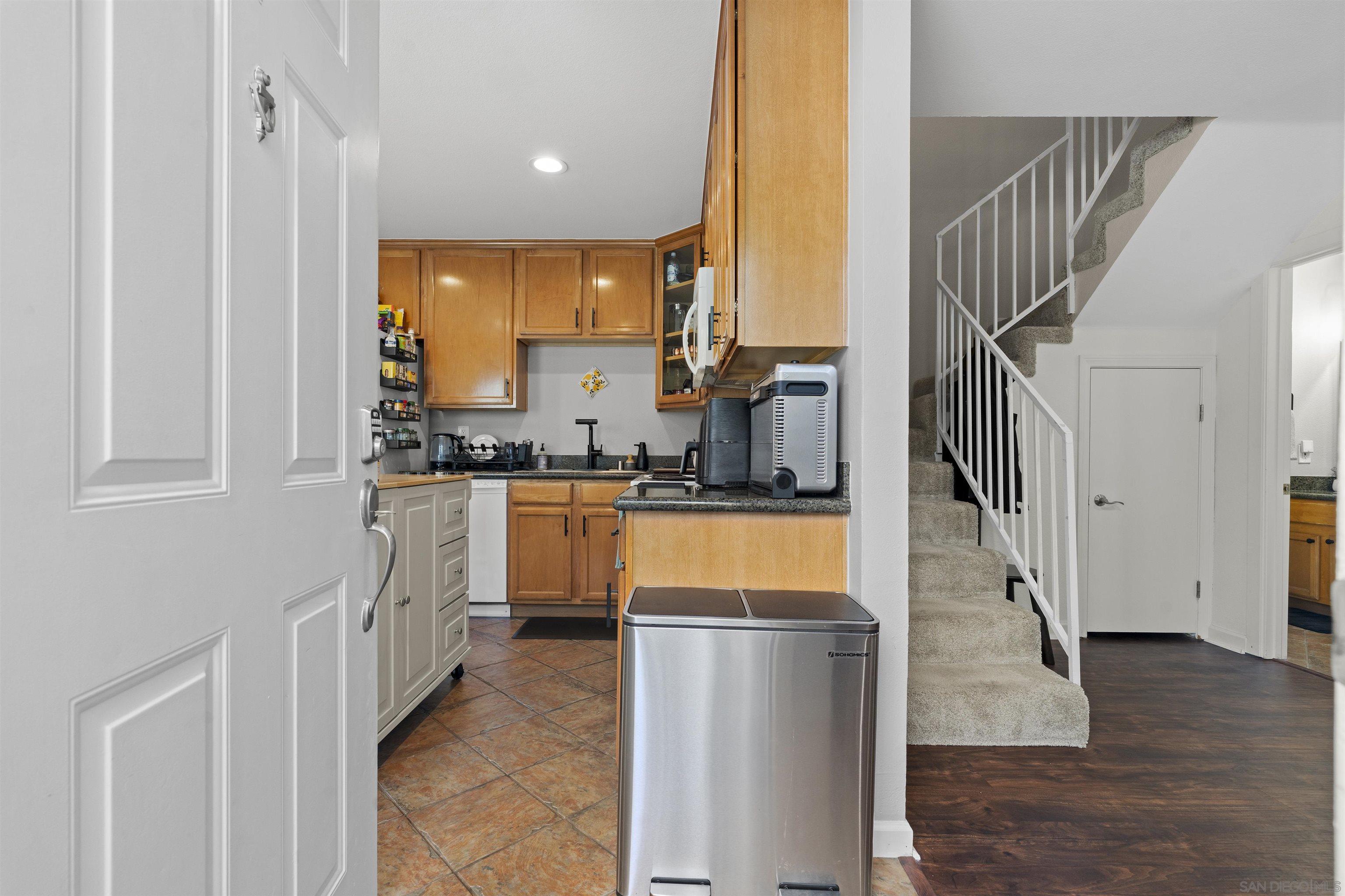 Detail Gallery Image 6 of 39 For 6333  College Grove Way  #1101 (14),  San Diego,  CA 92115 - 2 Beds | 1/1 Baths