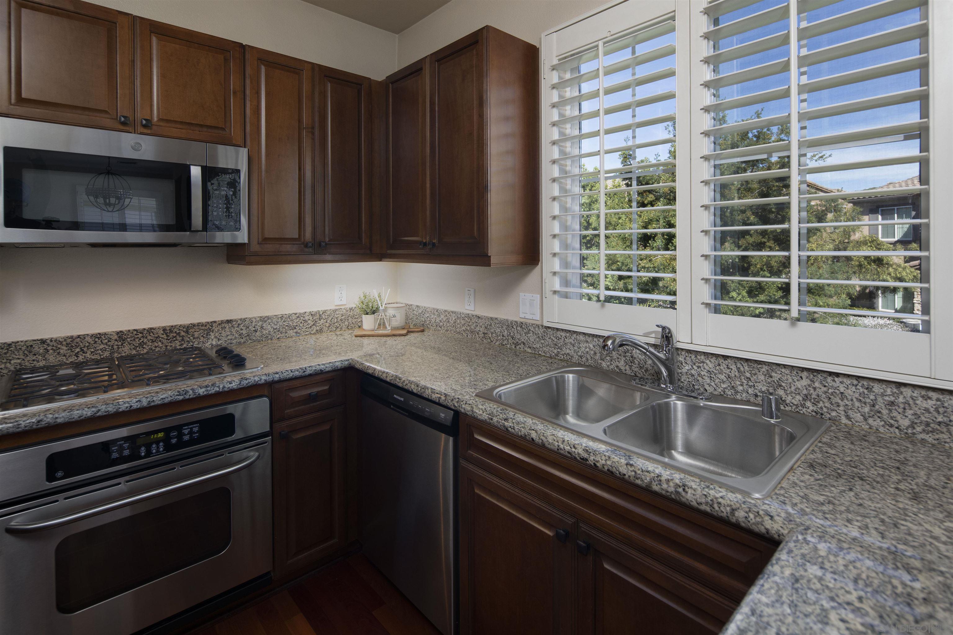 Detail Gallery Image 12 of 40 For 10910  Serafina Lane  #52,  San Diego,  CA 92128 - 2 Beds | 2 Baths