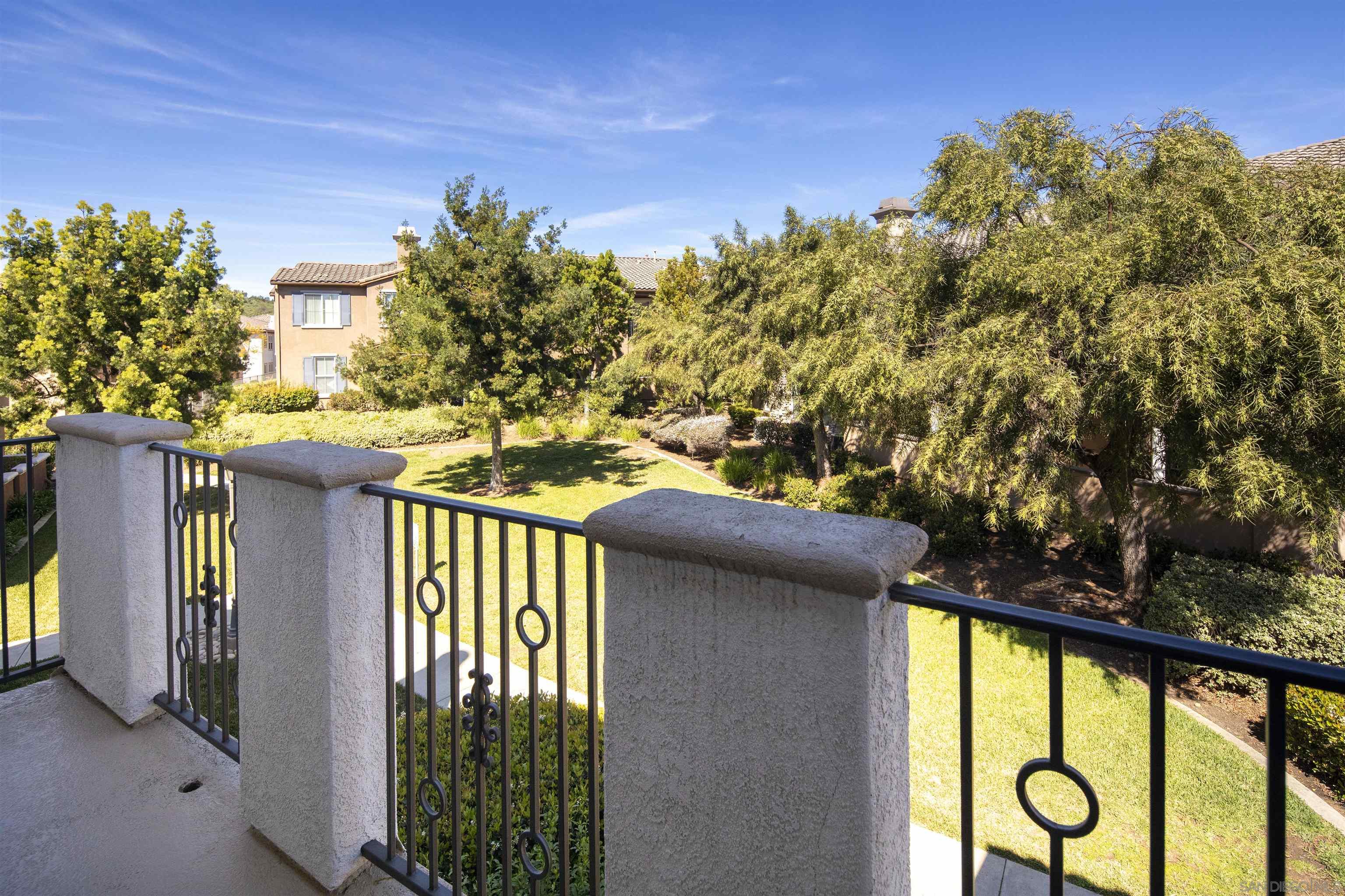 Detail Gallery Image 3 of 40 For 10910  Serafina Lane  #52,  San Diego,  CA 92128 - 2 Beds | 2 Baths
