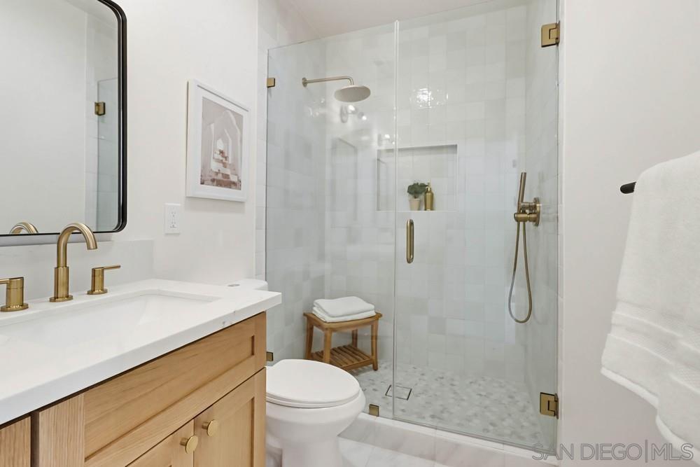 Detail Gallery Image 17 of 44 For 1056-1058  Lincoln Ave, San Diego,  CA 92103 - 4 Beds | 3 Baths