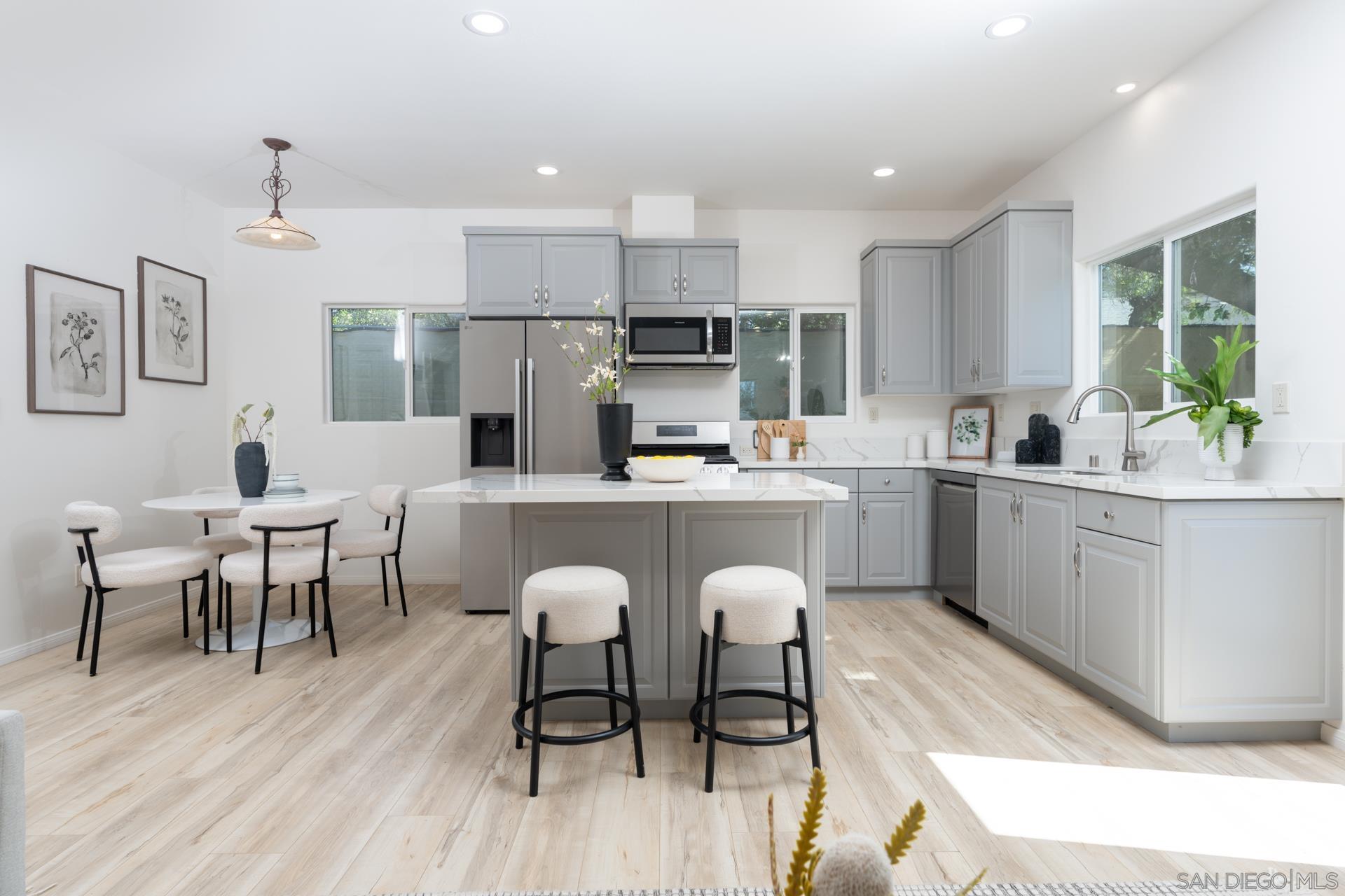 Detail Gallery Image 4 of 74 For 12327  Lemon Crest Dr, Lakeside,  CA 92040 - 5 Beds | 4 Baths