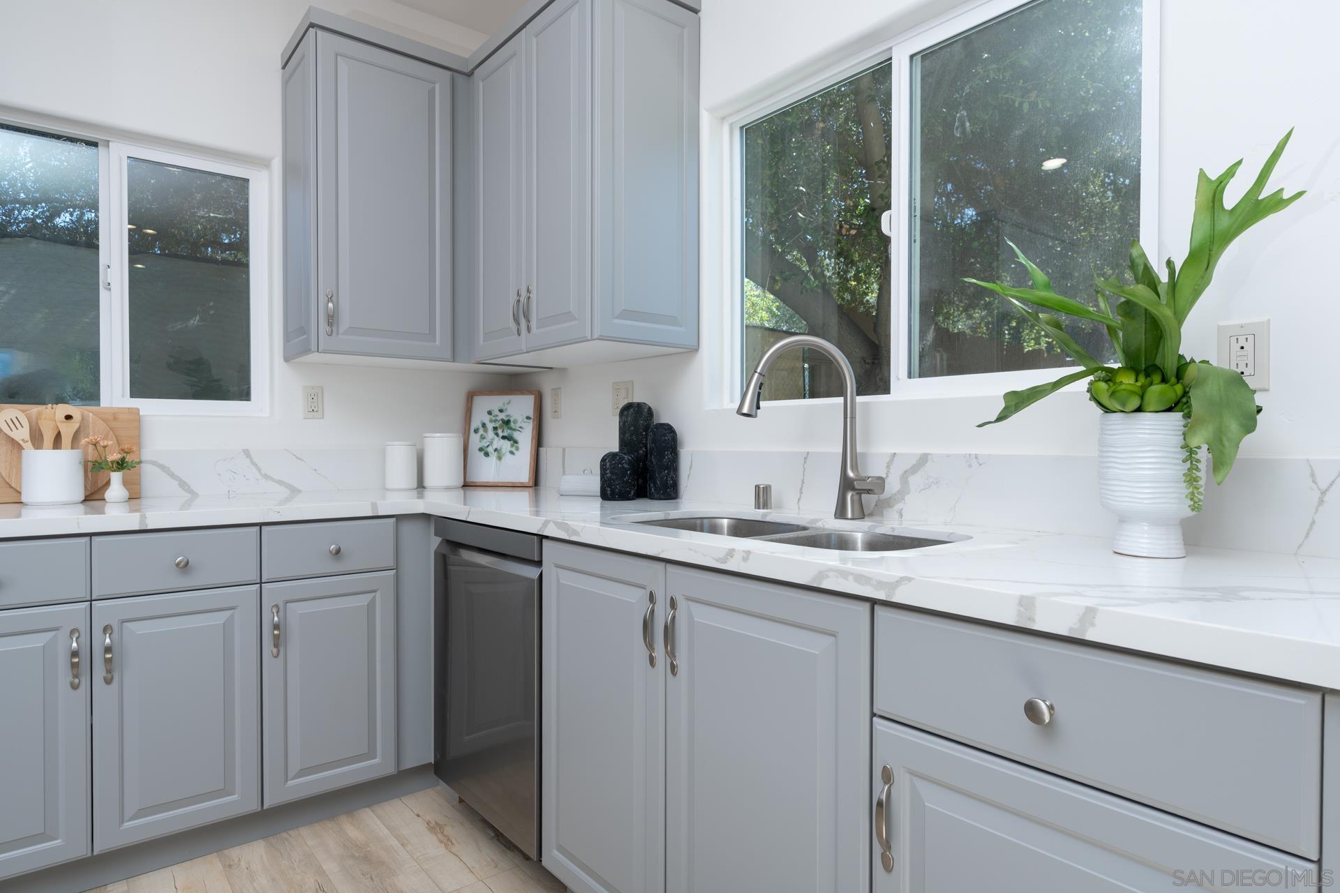 Detail Gallery Image 6 of 74 For 12327  Lemon Crest Dr, Lakeside,  CA 92040 - 5 Beds | 4 Baths