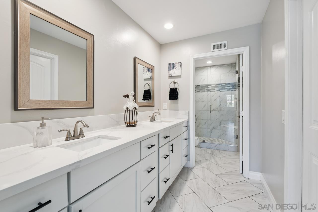 Detail Gallery Image 13 of 25 For 17839  Valle De Lobo, Poway,  CA 92064 - 2 Beds | 2 Baths