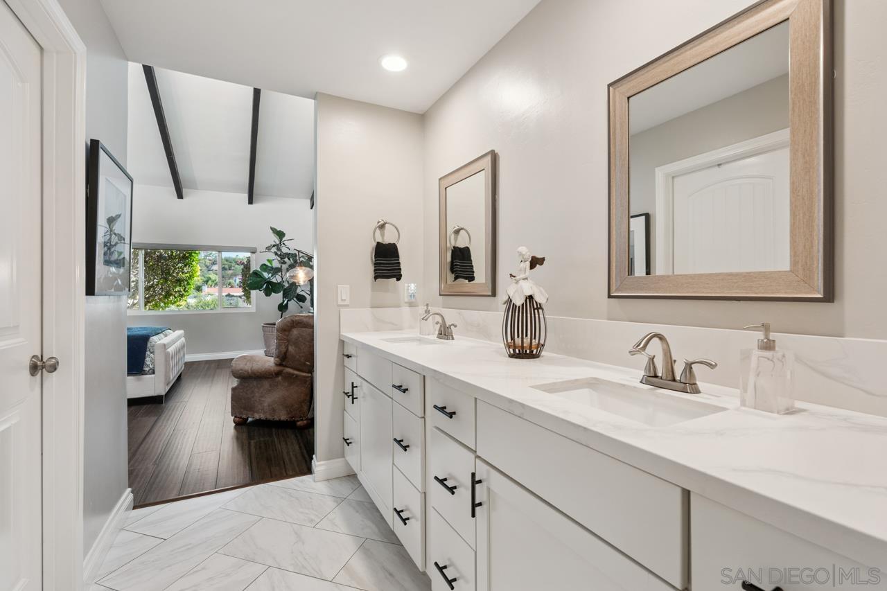 Detail Gallery Image 14 of 25 For 17839  Valle De Lobo, Poway,  CA 92064 - 2 Beds | 2 Baths