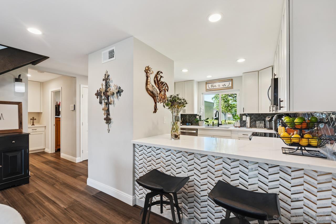 Detail Gallery Image 8 of 25 For 17839  Valle De Lobo, Poway,  CA 92064 - 2 Beds | 2 Baths