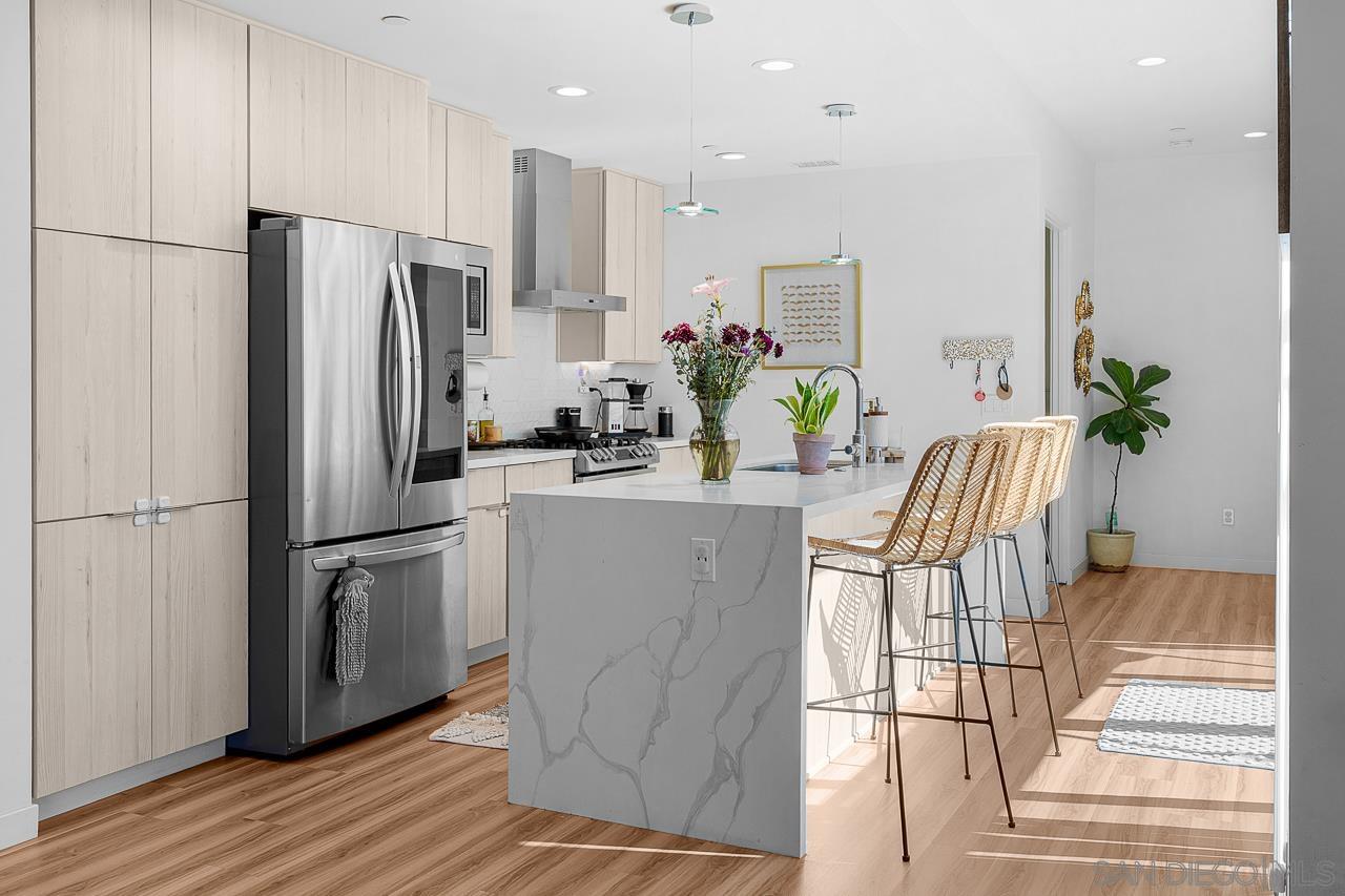 Detail Gallery Image 2 of 43 For 1166  Holly Avenue  #3,  Imperial Beach,  CA 91932 - 3 Beds | 2/1 Baths