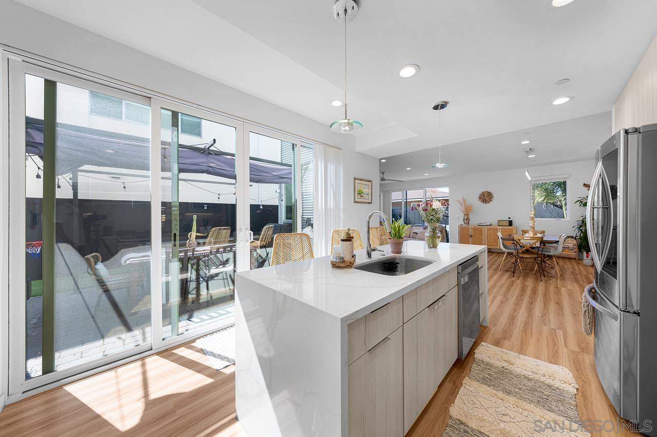 Detail Gallery Image 6 of 43 For 1166  Holly Avenue  #3,  Imperial Beach,  CA 91932 - 3 Beds | 2/1 Baths