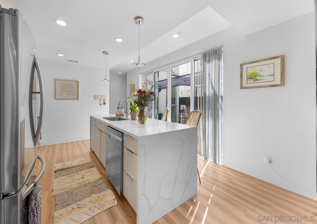 Detail Gallery Image 7 of 43 For 1166  Holly Avenue  #3,  Imperial Beach,  CA 91932 - 3 Beds | 2/1 Baths