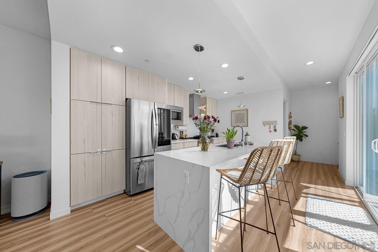 Detail Gallery Image 8 of 43 For 1166  Holly Avenue  #3,  Imperial Beach,  CA 91932 - 3 Beds | 2/1 Baths