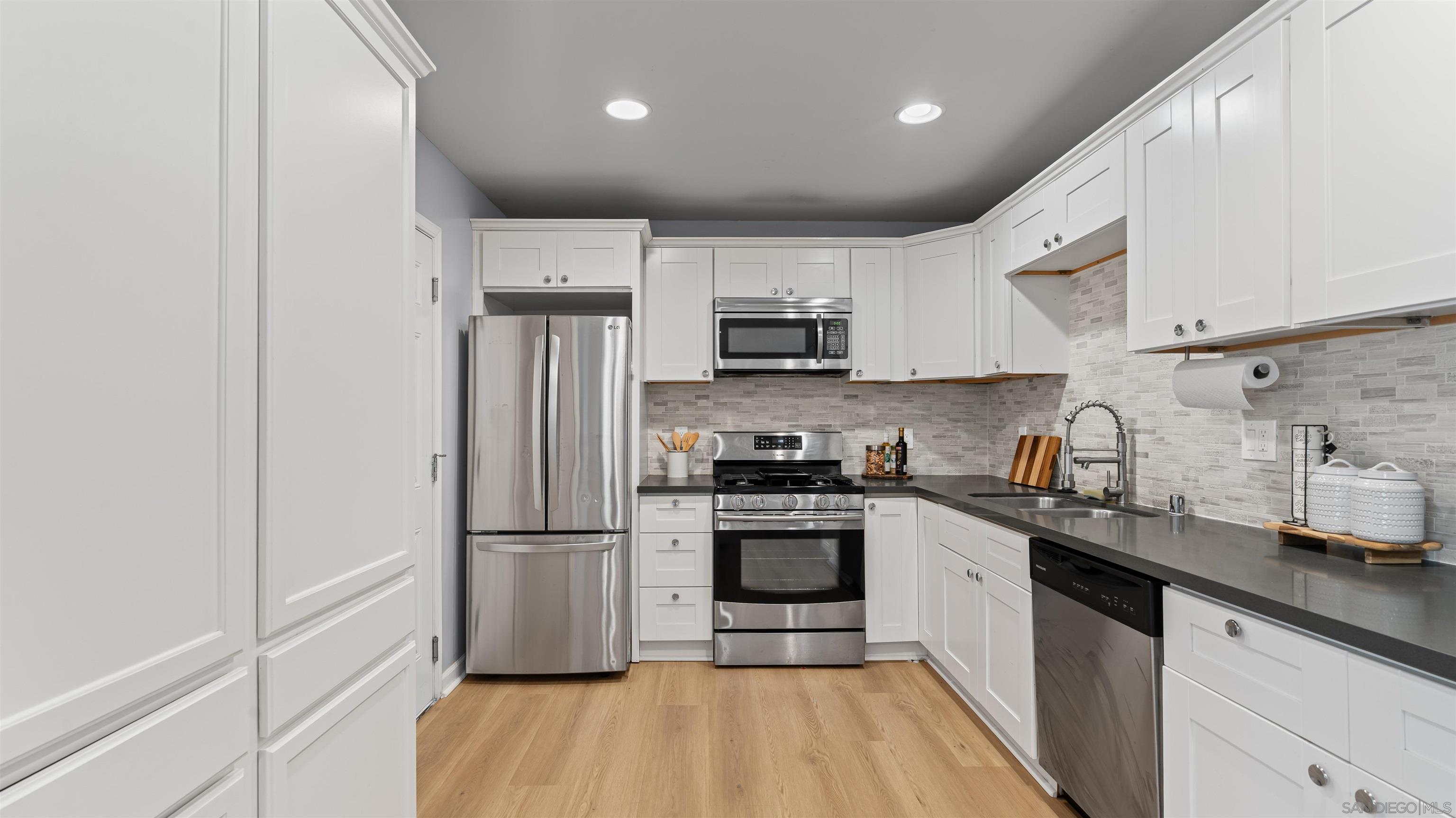 Detail Gallery Image 7 of 25 For 180  Fifth Ave, Chula Vista,  CA 91910 - 3 Beds | 2 Baths