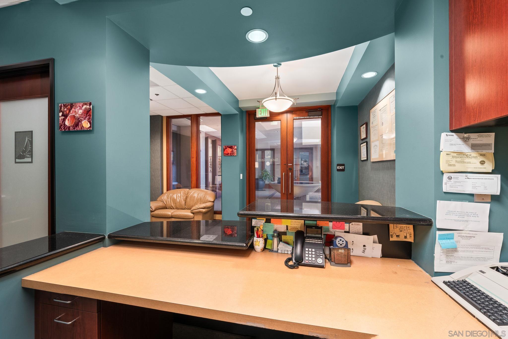 Detail Gallery Image 10 of 41 For 131  Orange Ave, Coronado,  CA 92118 - – Beds | – Baths