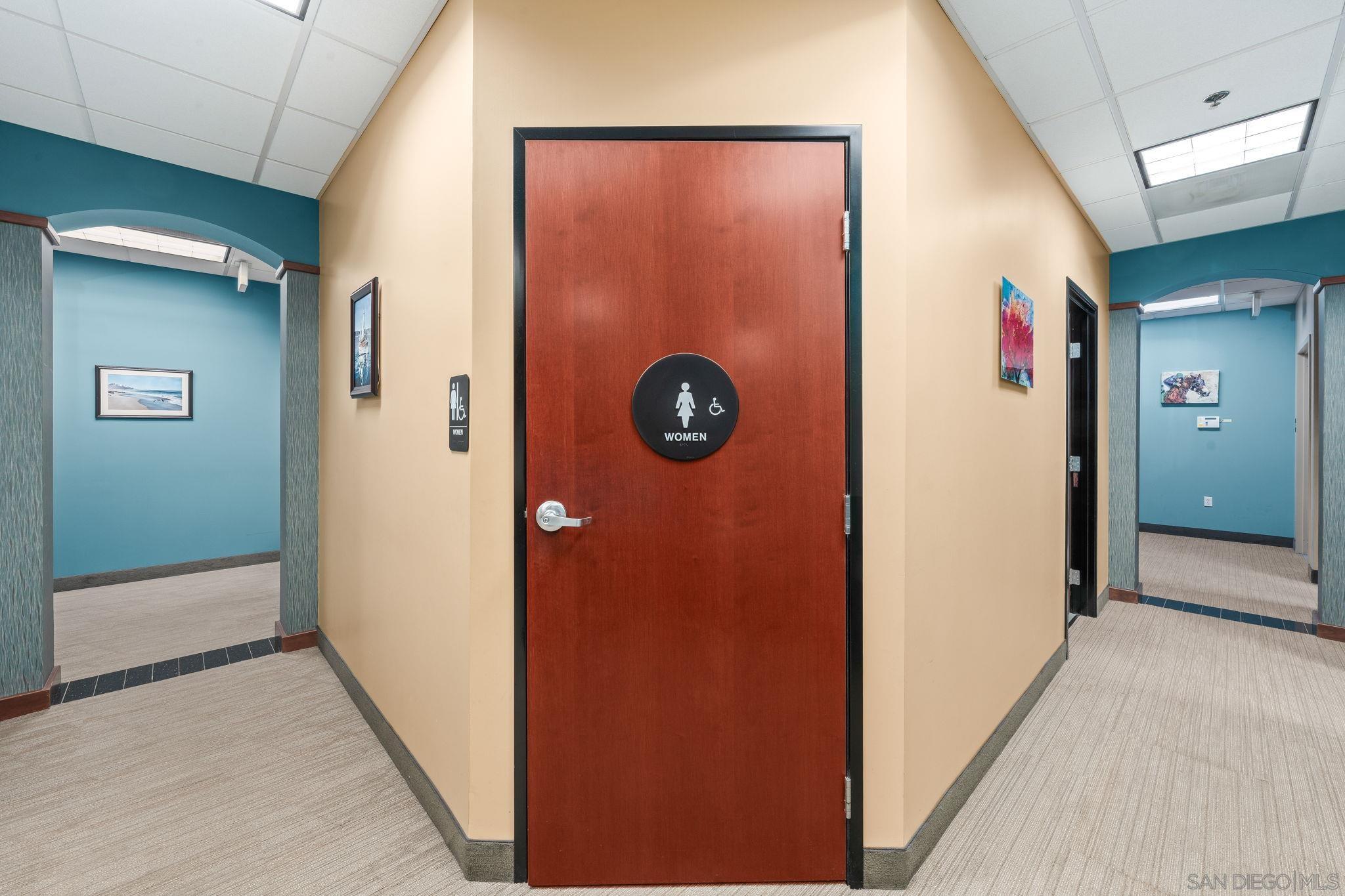 Detail Gallery Image 11 of 41 For 131  Orange Ave, Coronado,  CA 92118 - – Beds | – Baths