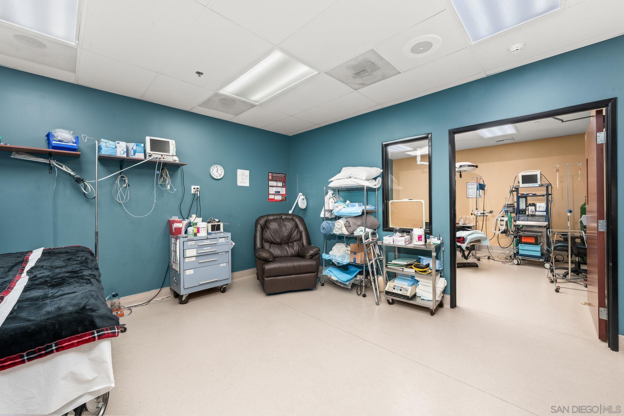 Detail Gallery Image 21 of 41 For 131  Orange Ave, Coronado,  CA 92118 - – Beds | – Baths