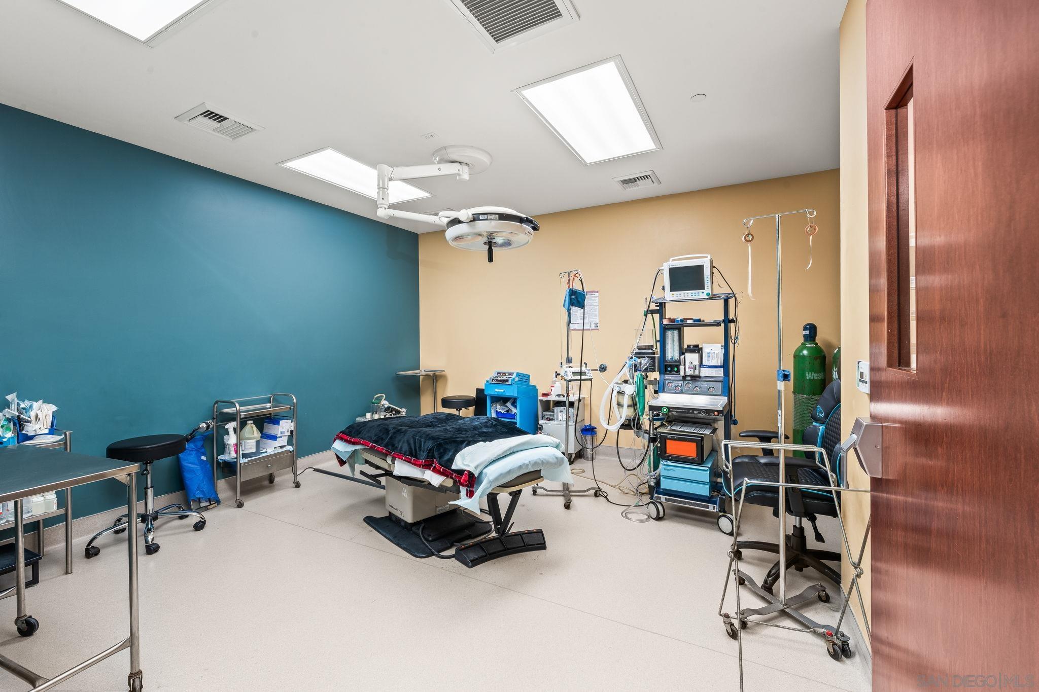 Detail Gallery Image 22 of 41 For 131  Orange Ave, Coronado,  CA 92118 - – Beds | – Baths