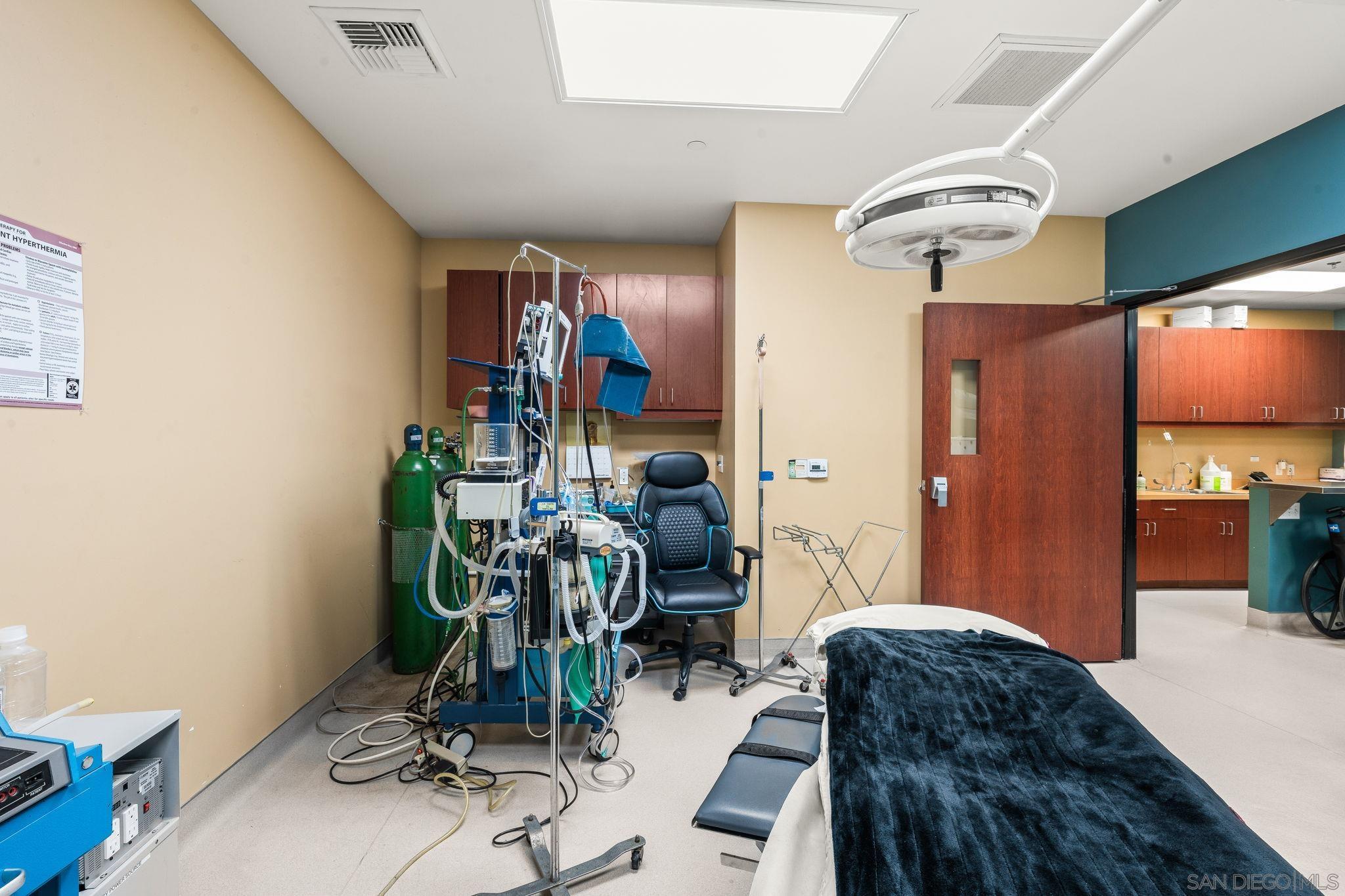 Detail Gallery Image 24 of 41 For 131  Orange Ave, Coronado,  CA 92118 - – Beds | – Baths