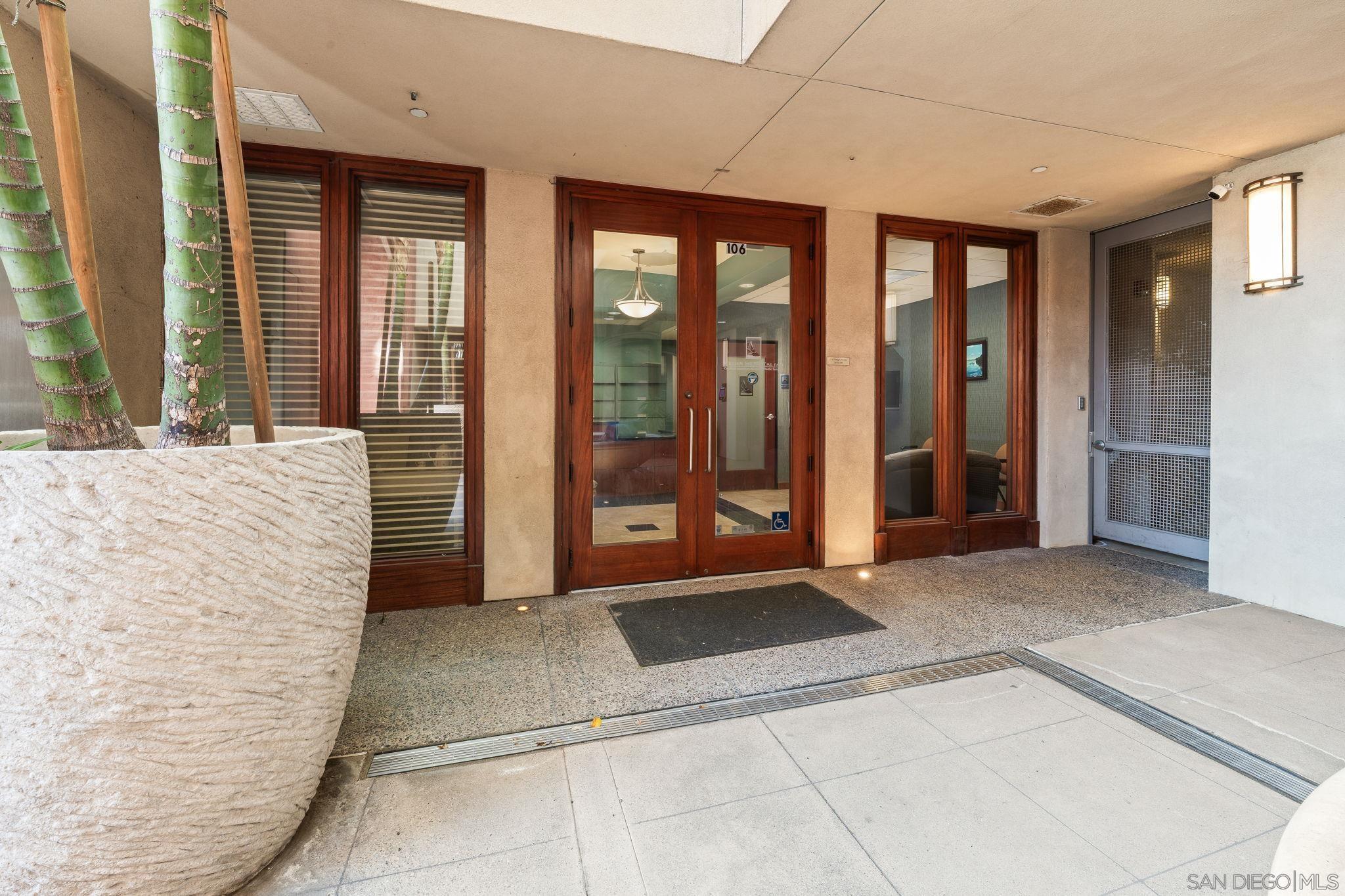 Detail Gallery Image 4 of 41 For 131  Orange Ave, Coronado,  CA 92118 - – Beds | – Baths