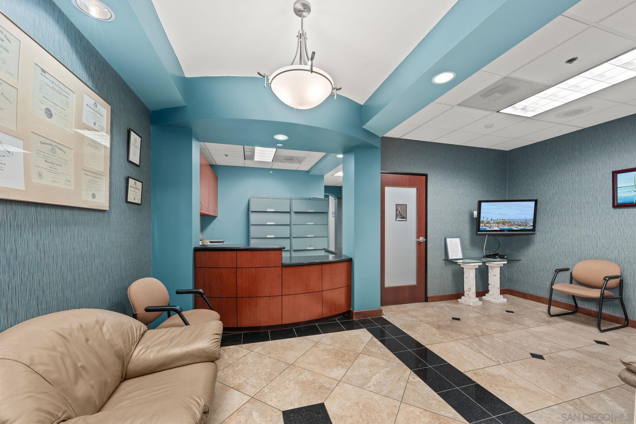 Detail Gallery Image 6 of 41 For 131  Orange Ave, Coronado,  CA 92118 - – Beds | – Baths