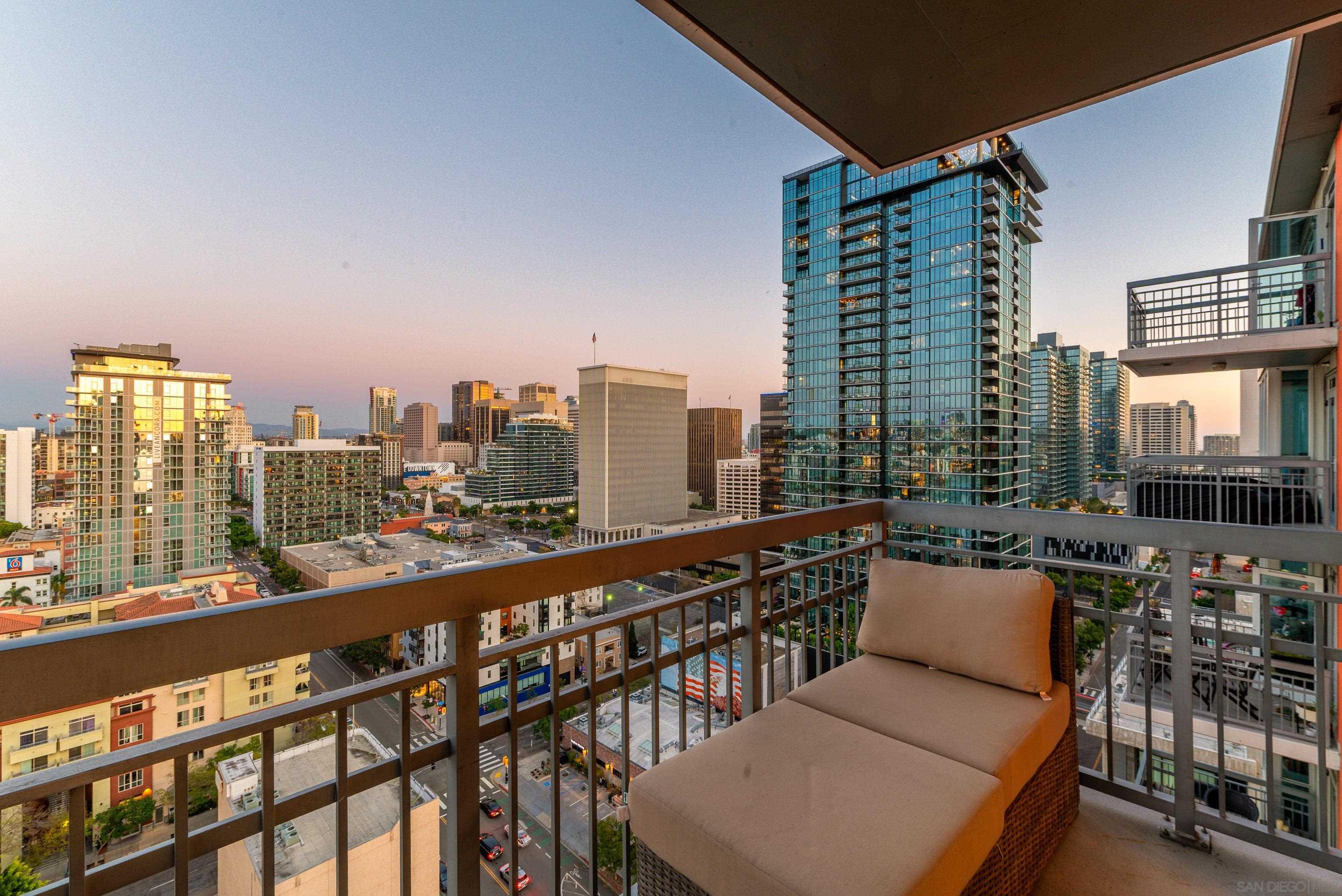 Detail Gallery Image 2 of 11 For 300 W Beech St  #1908,  San Diego,  CA 92101 - 2 Beds | 2 Baths