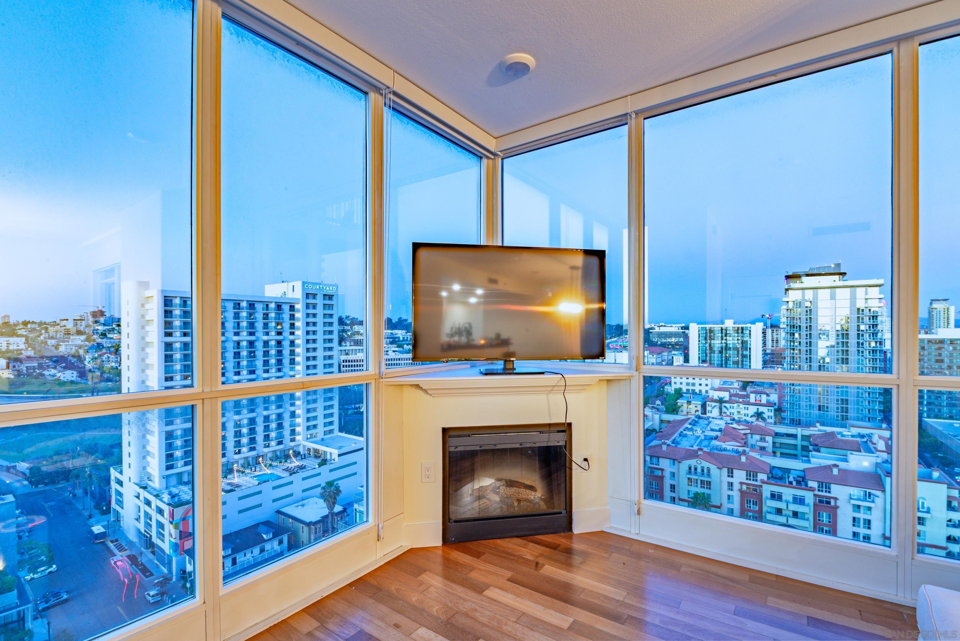 Detail Gallery Image 4 of 11 For 300 W Beech St  #1908,  San Diego,  CA 92101 - 2 Beds | 2 Baths