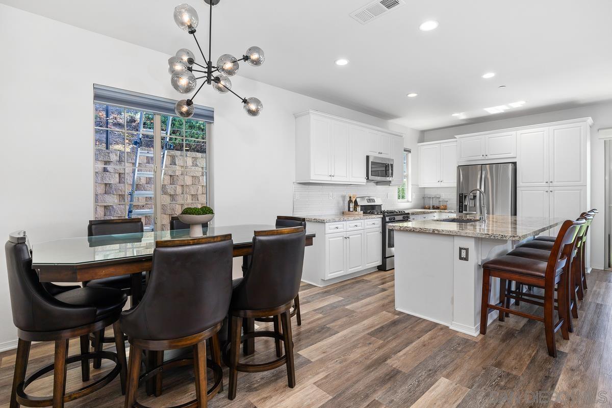 Detail Gallery Image 3 of 32 For 309  Ione Way, El Cajon,  CA 92020 - 3 Beds | 2/1 Baths