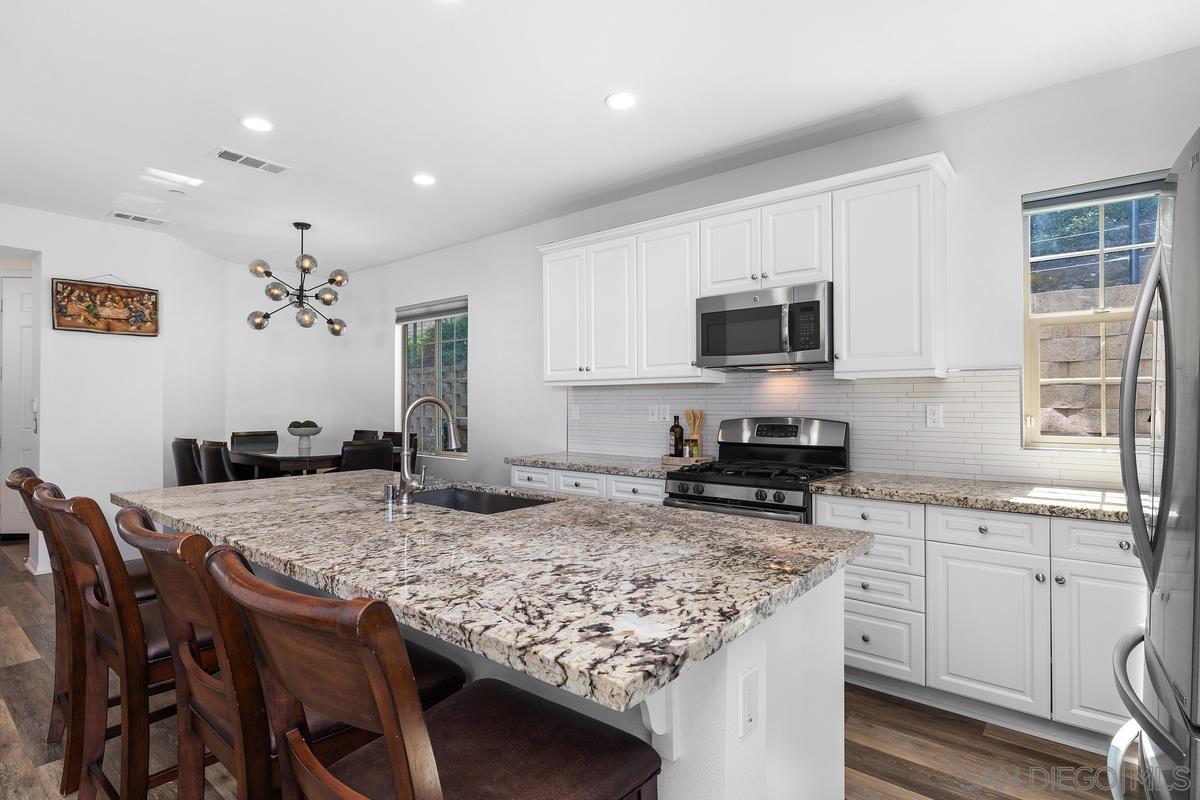 Detail Gallery Image 7 of 32 For 309  Ione Way, El Cajon,  CA 92020 - 3 Beds | 2/1 Baths