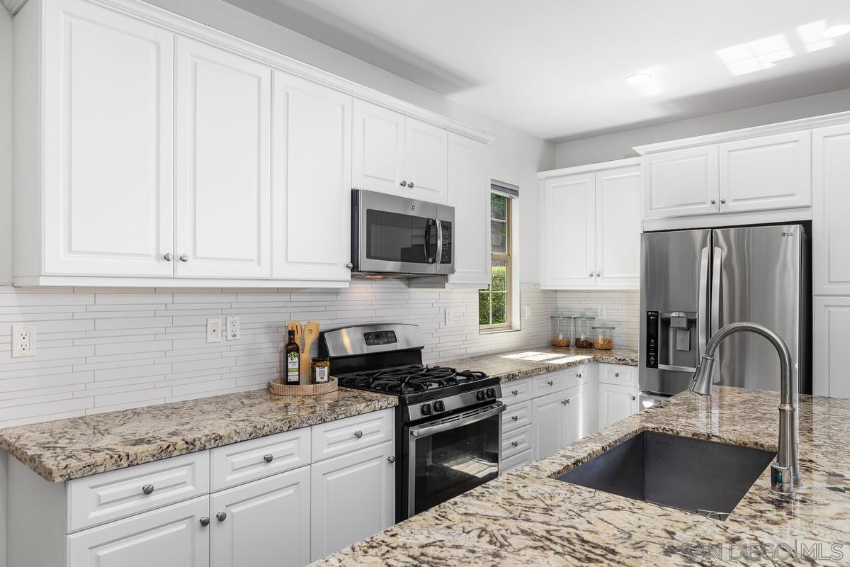 Detail Gallery Image 8 of 32 For 309  Ione Way, El Cajon,  CA 92020 - 3 Beds | 2/1 Baths